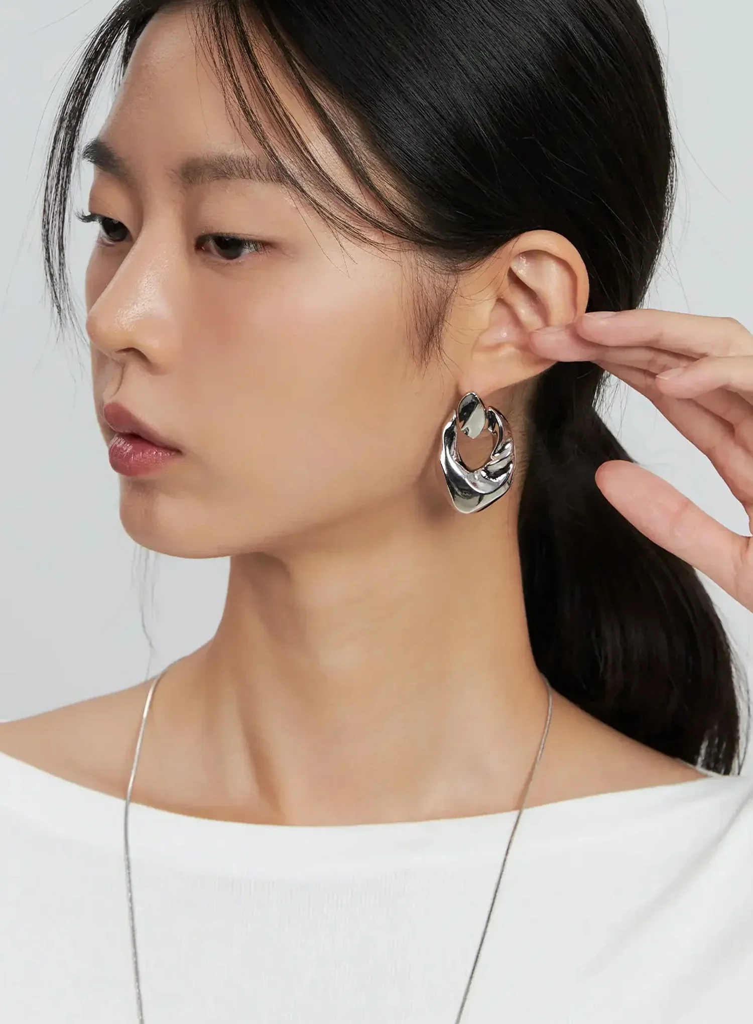Abstract Wave Hoop Earrings IS515 - Image 2