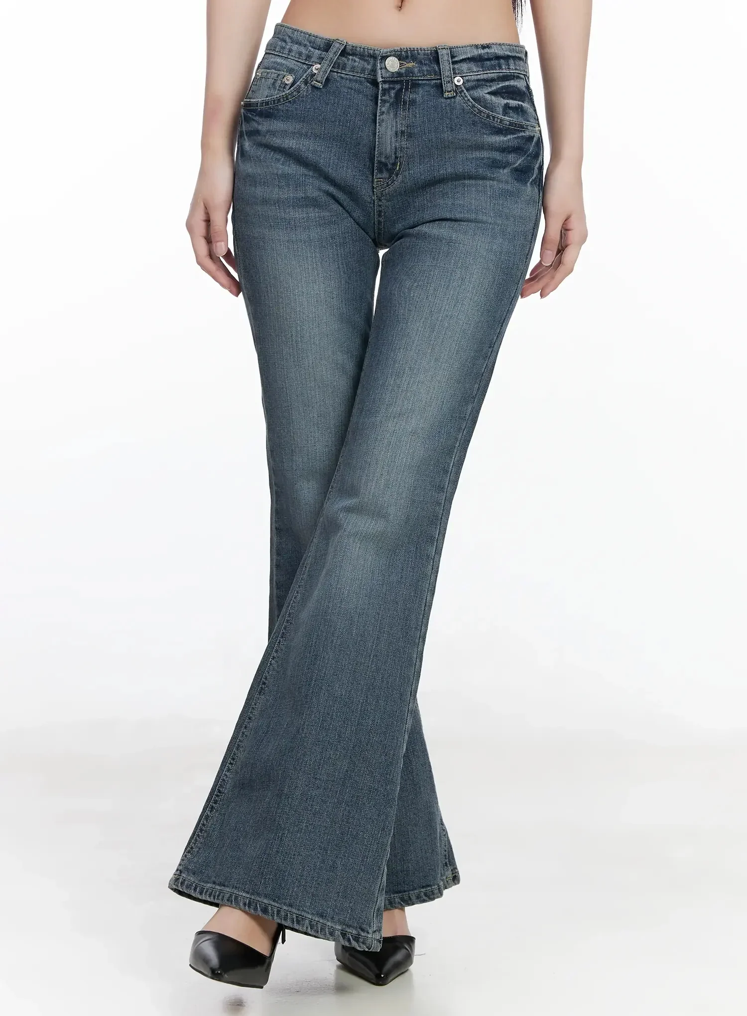 Amaris Low-Rise Bootcut Flared Jeans IM503 - Image 4