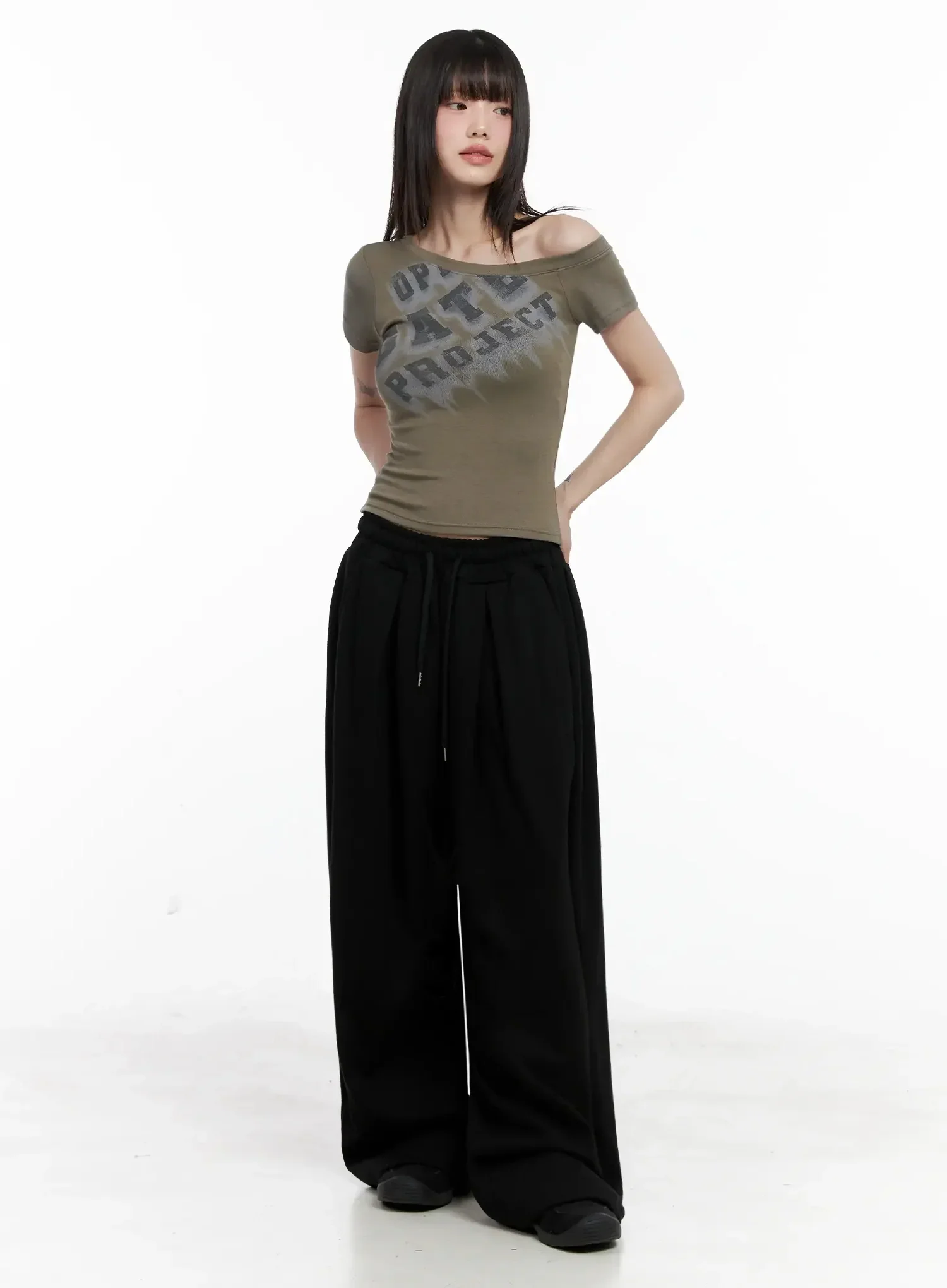 Asymmetric Off-Shoulder Graphic Top IL528 - Image 11