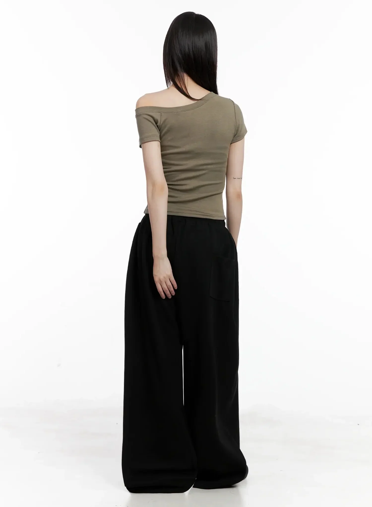 Asymmetric Off-Shoulder Graphic Top IL528 - Image 13
