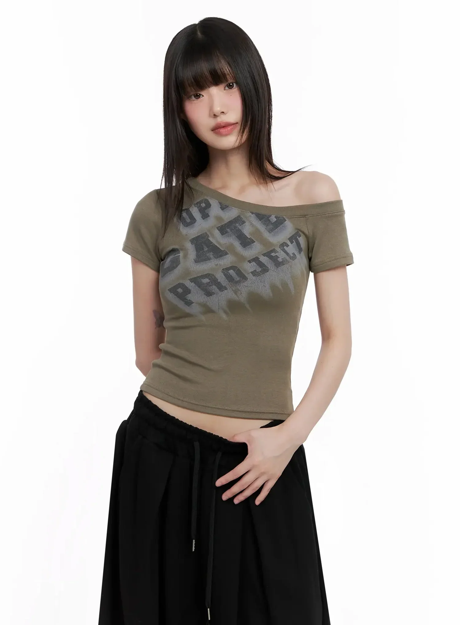 Asymmetric Off-Shoulder Graphic Top IL528 - Image 16