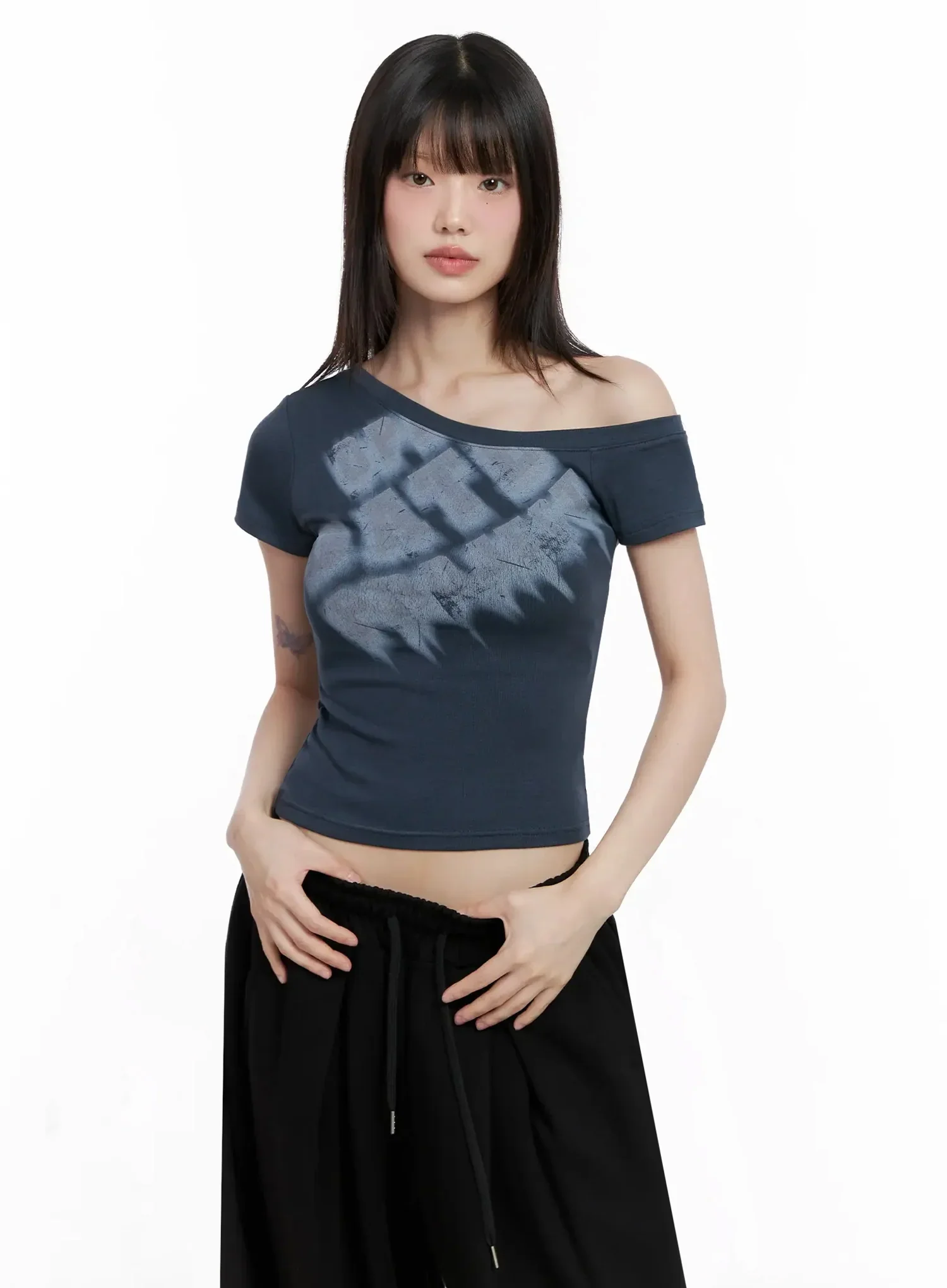 Asymmetric Off-Shoulder Graphic Top IL528 - Image 17