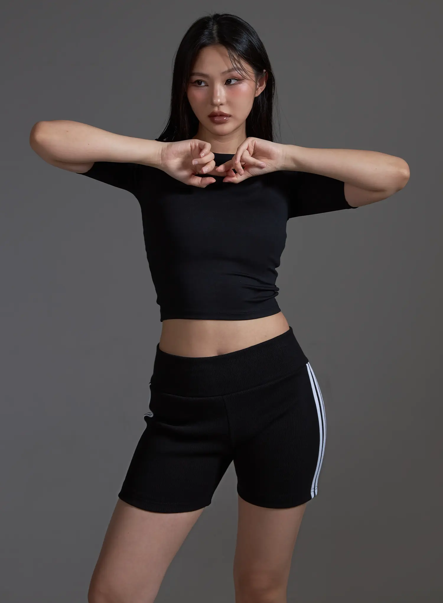 Basic Fitted Crop T-Shirt (Black) IO517