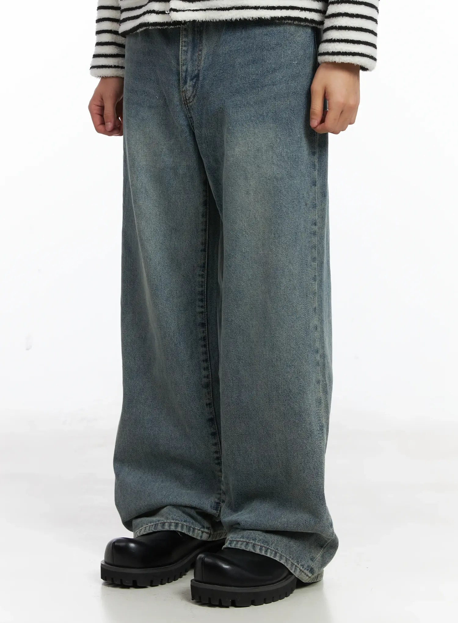 Basic Loose Fit Jeans ID515 - Image 4