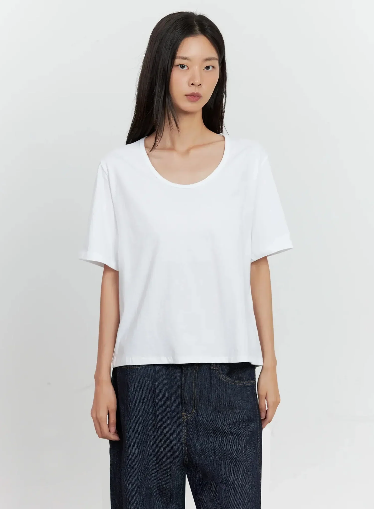Basic U-Neck T-Shirt IL528 - Image 18