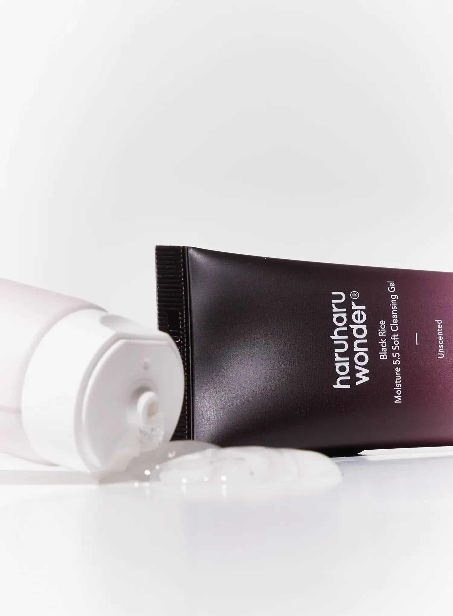 Black Rice Moisture 5.5 Soft Cleansing Gel (100ml) - Image 2