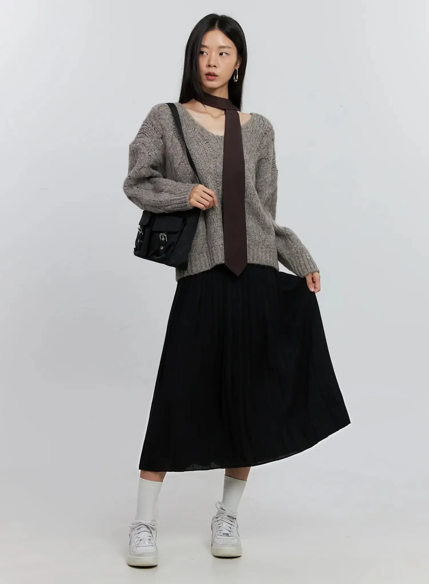 Cable-Knit V-Neck Sweater IS516 - Image 18