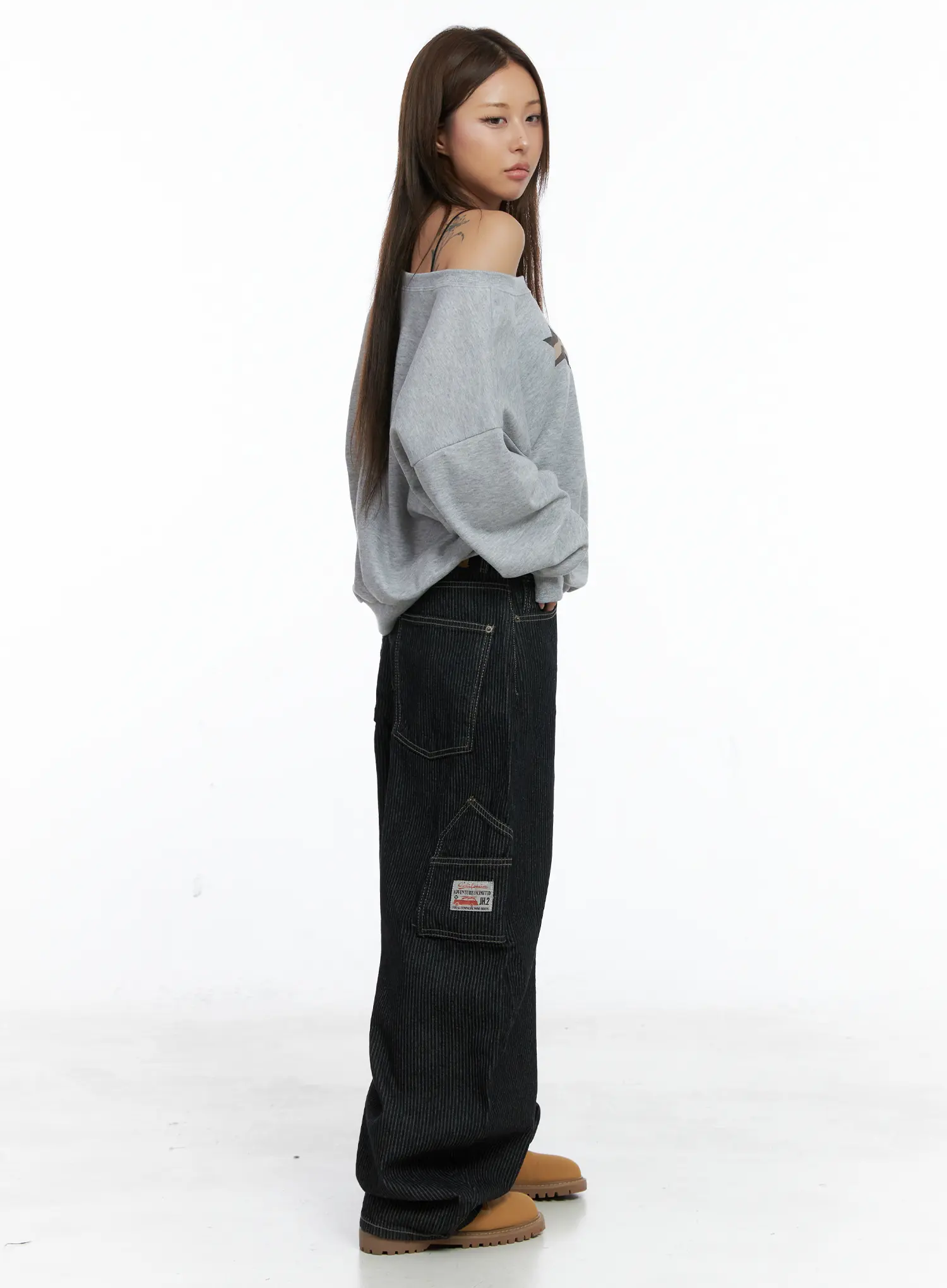 Camo Logo Off-Shoulder Sweatshirt CS505 - Image 4