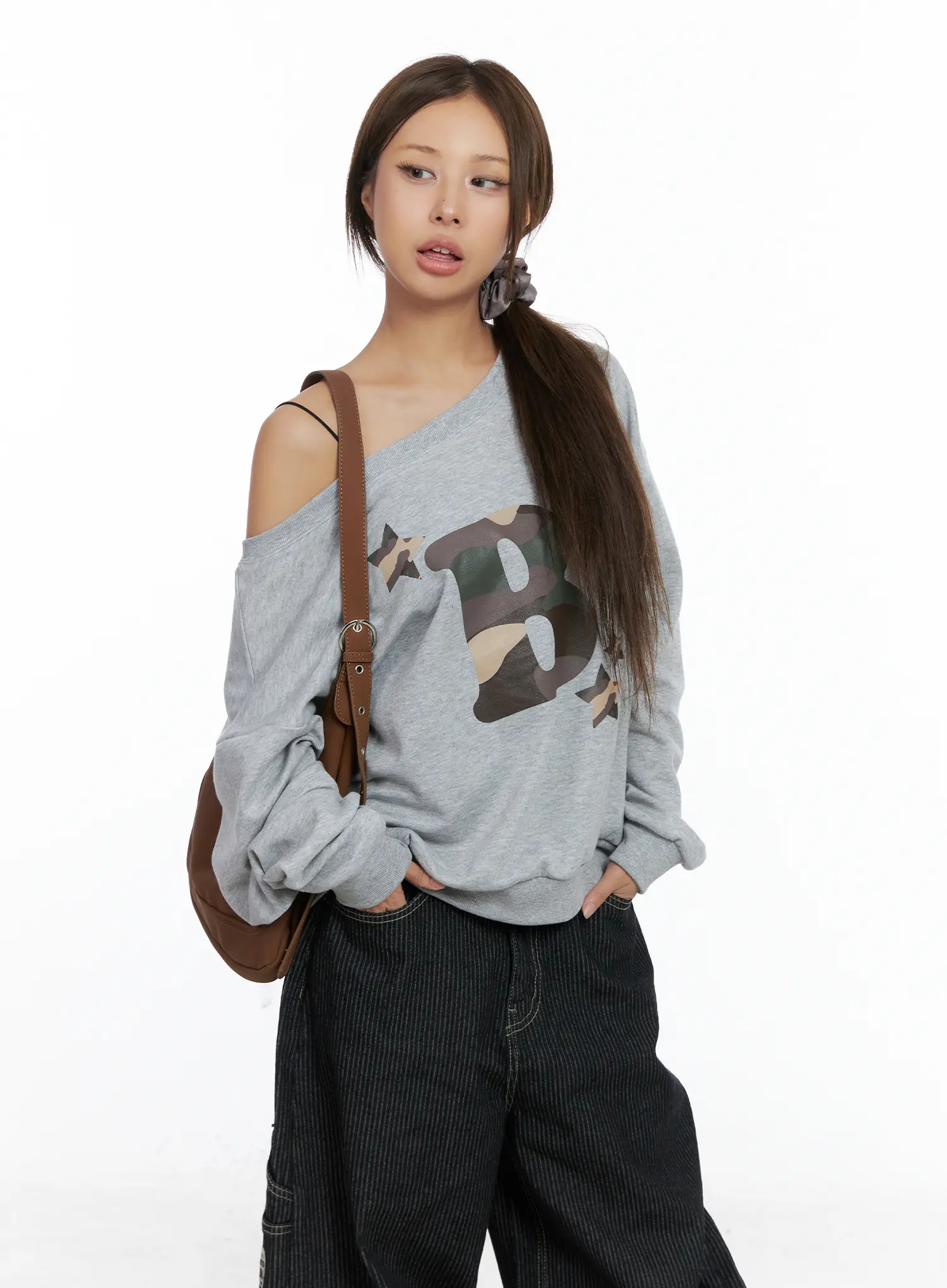 Camo Logo Off-Shoulder Sweatshirt CS505 - Image 9