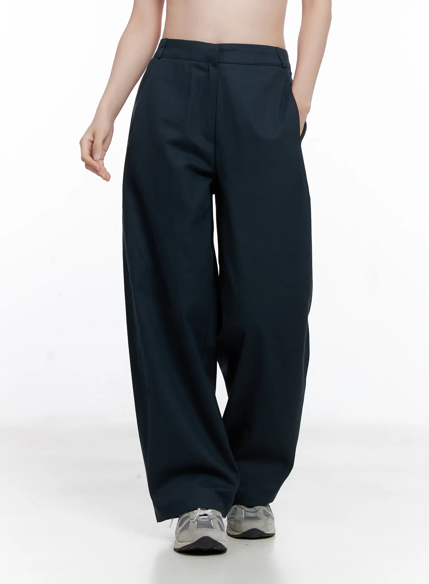 Casual Wide-Fit Trousers CG521 - Image 9