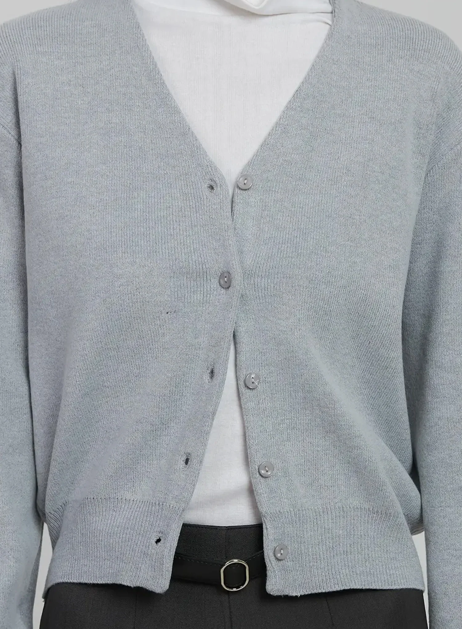 Classic V-Neck Cardigan IJ508 - Image 3