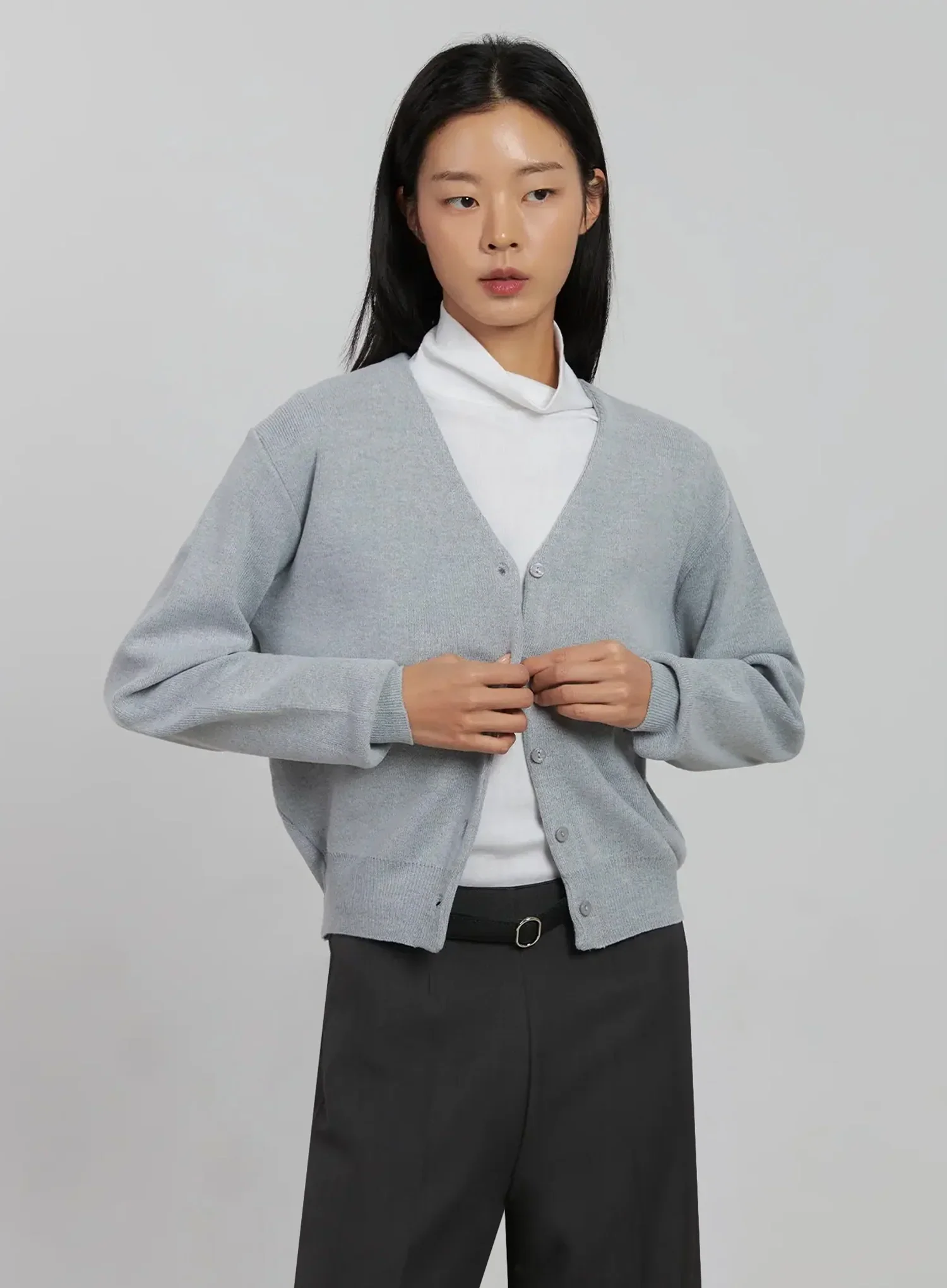 Classic V-Neck Cardigan IJ508 - Image 4