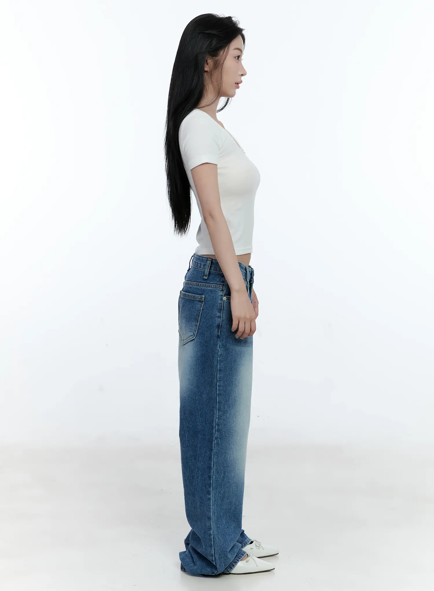 Dabin Classic Straight-Fit Denim Jeans CL530 - Image 4