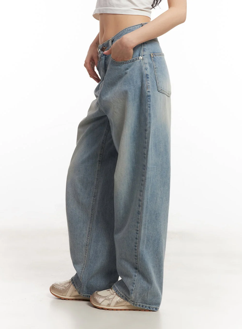 Devyn Wide-Leg Jeans CA503 - Image 3