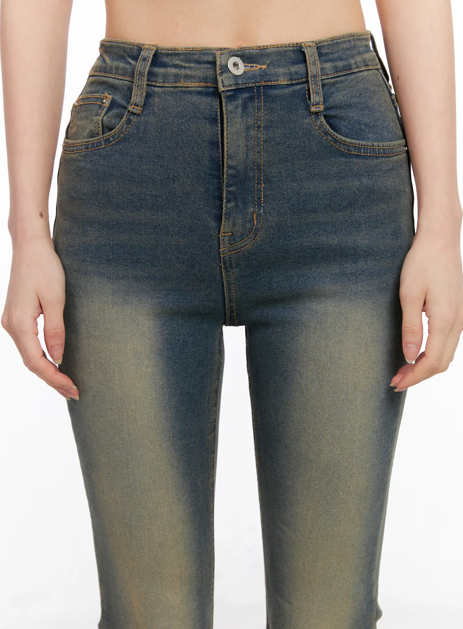 Emmy Washed Flare Jeans CC1109 - Image 3