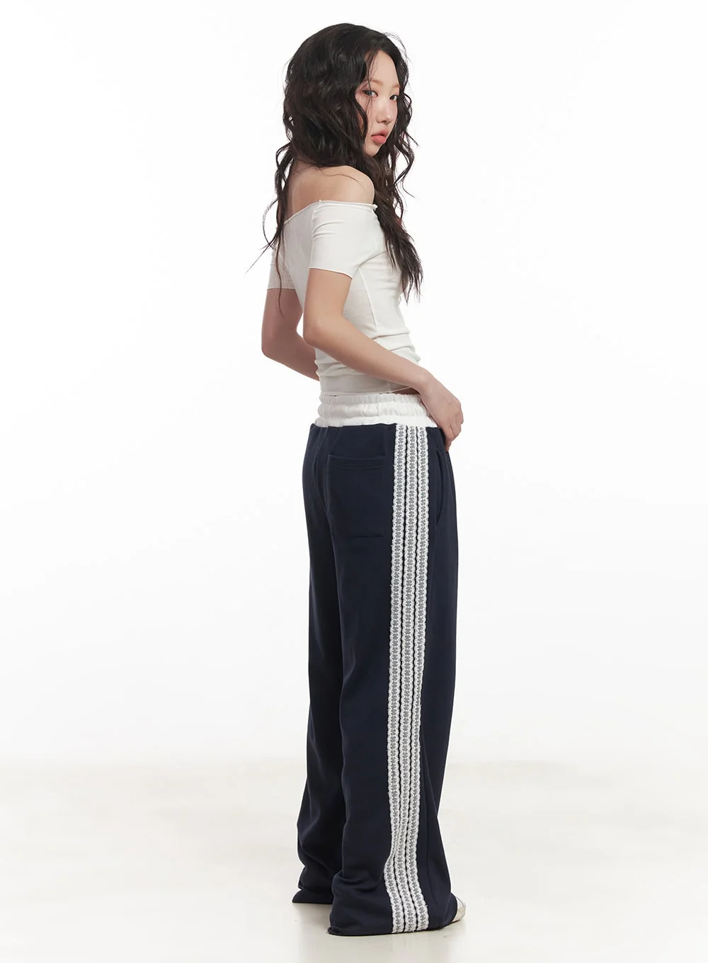 Essential Off-Shoulder Crop Top CA521 - Image 3