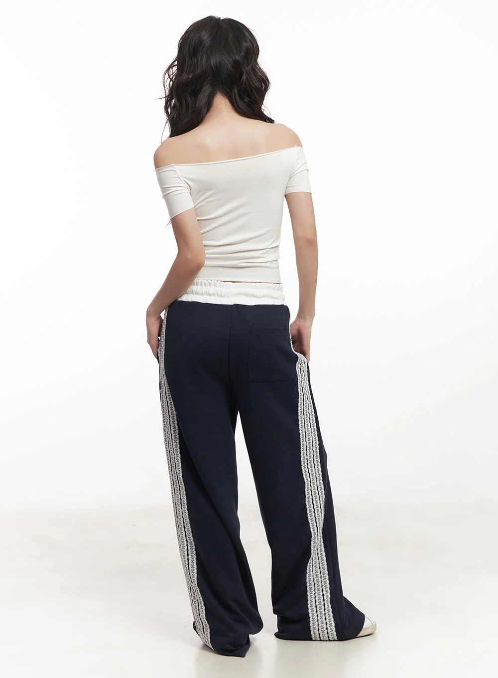 Essential Off-Shoulder Crop Top CA521 - Image 4