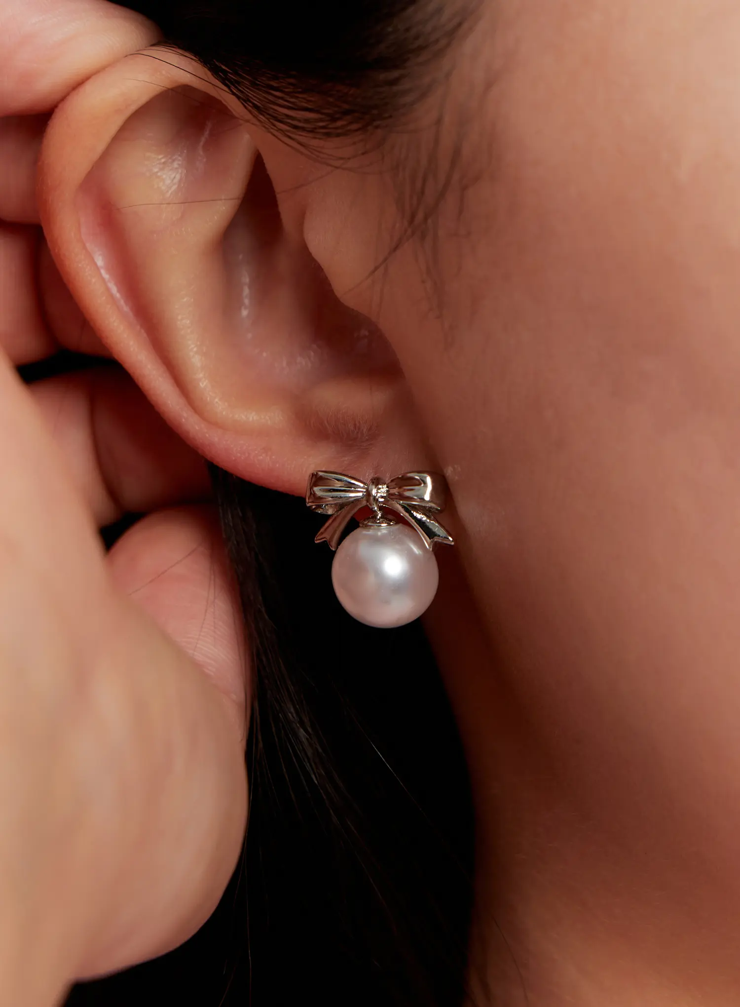 Faux Pearl Bow Stud Earrings IO527 - Image 3