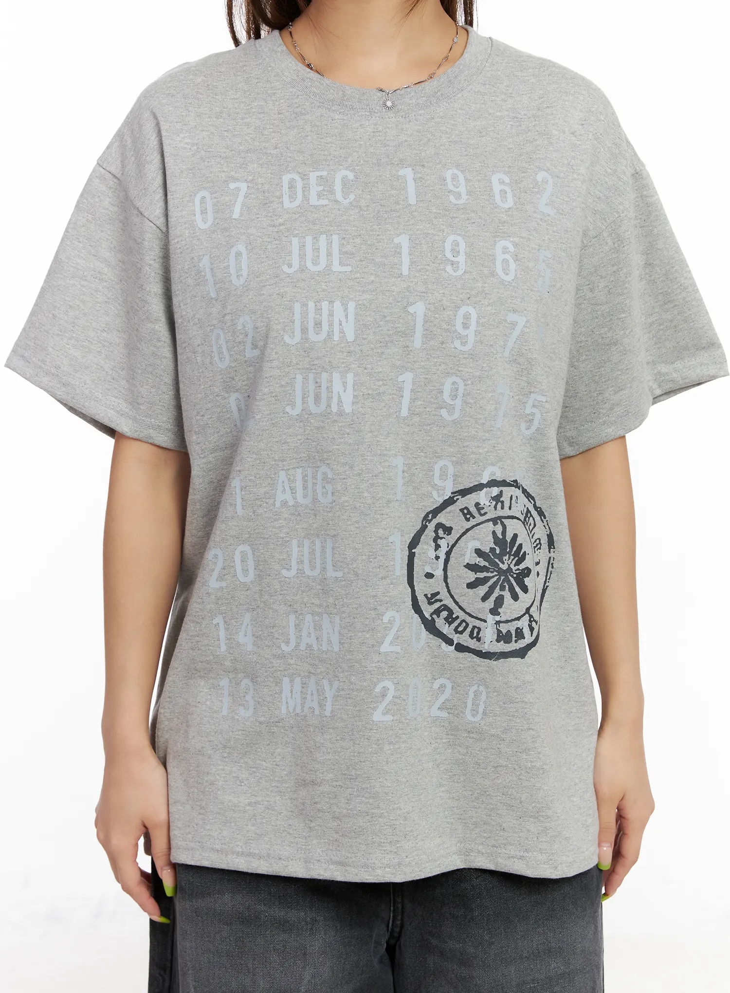 Graphic Date Print T-Shirt CM520 - Image 4