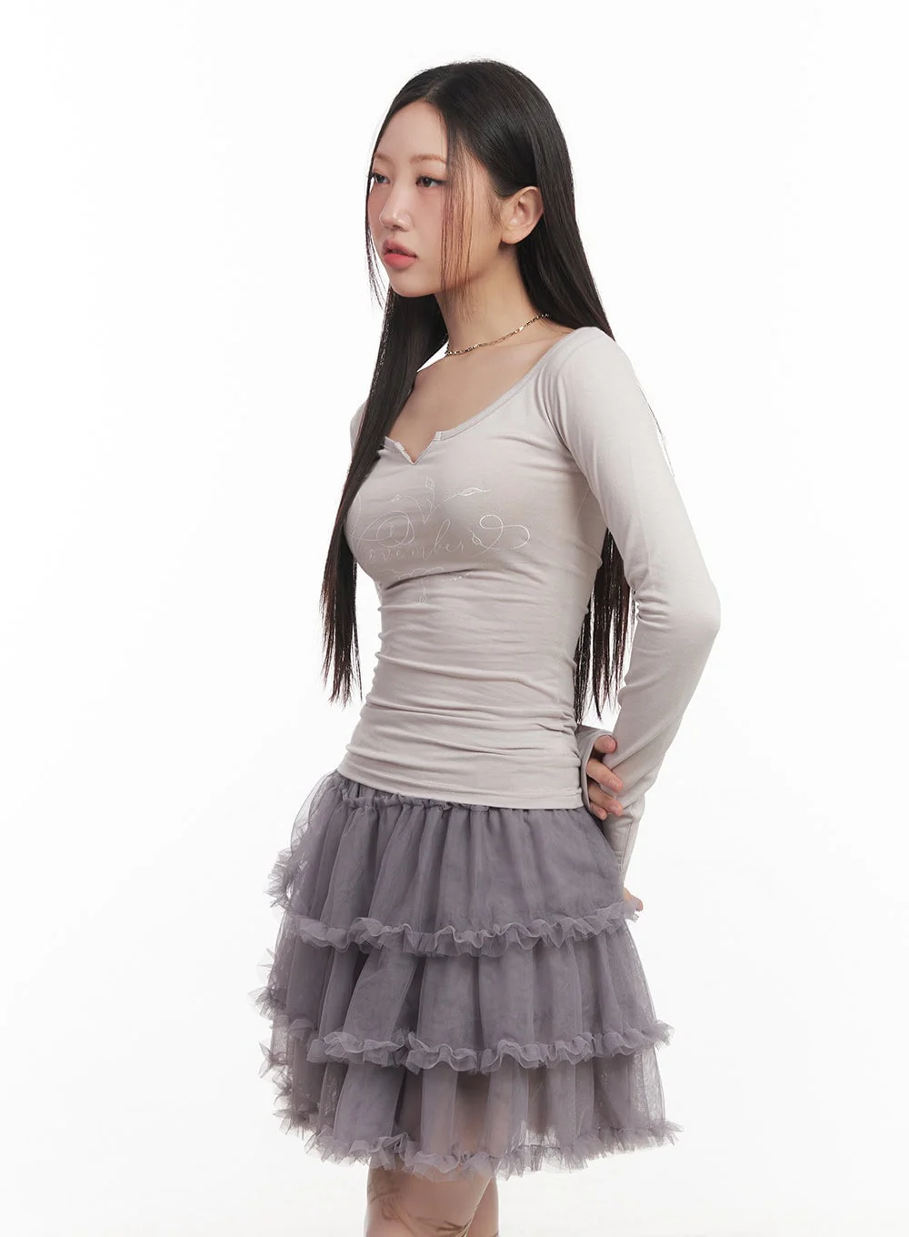 Graphic Long-Sleeve V-Neck Top CM528 - Image 6