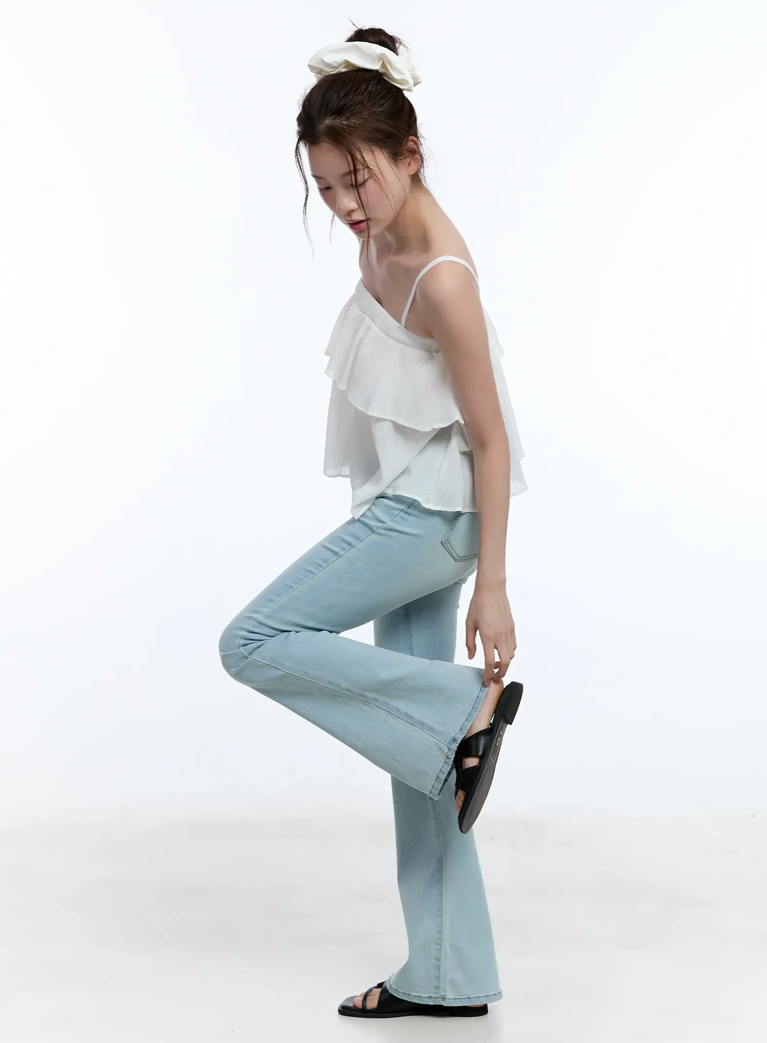 Jimin Light-Wash Flared Jeans CU513 - Image 4