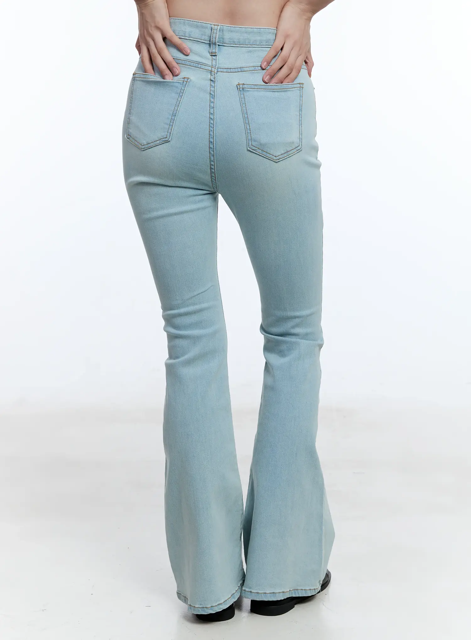 Jimin Light-Wash Flared Jeans CU513 - Image 7