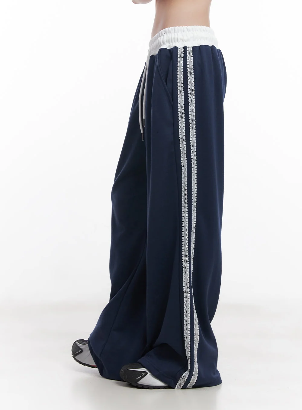 Lace-Striped Wide-Fit Sweatpants CU506 - Image 6