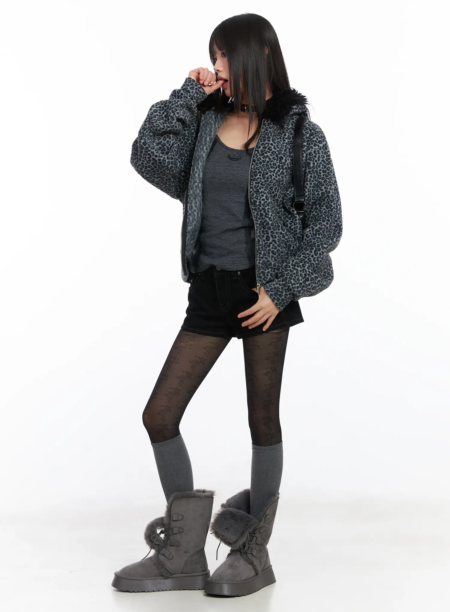 Low-Rise Short Pants CD519 - Image 2