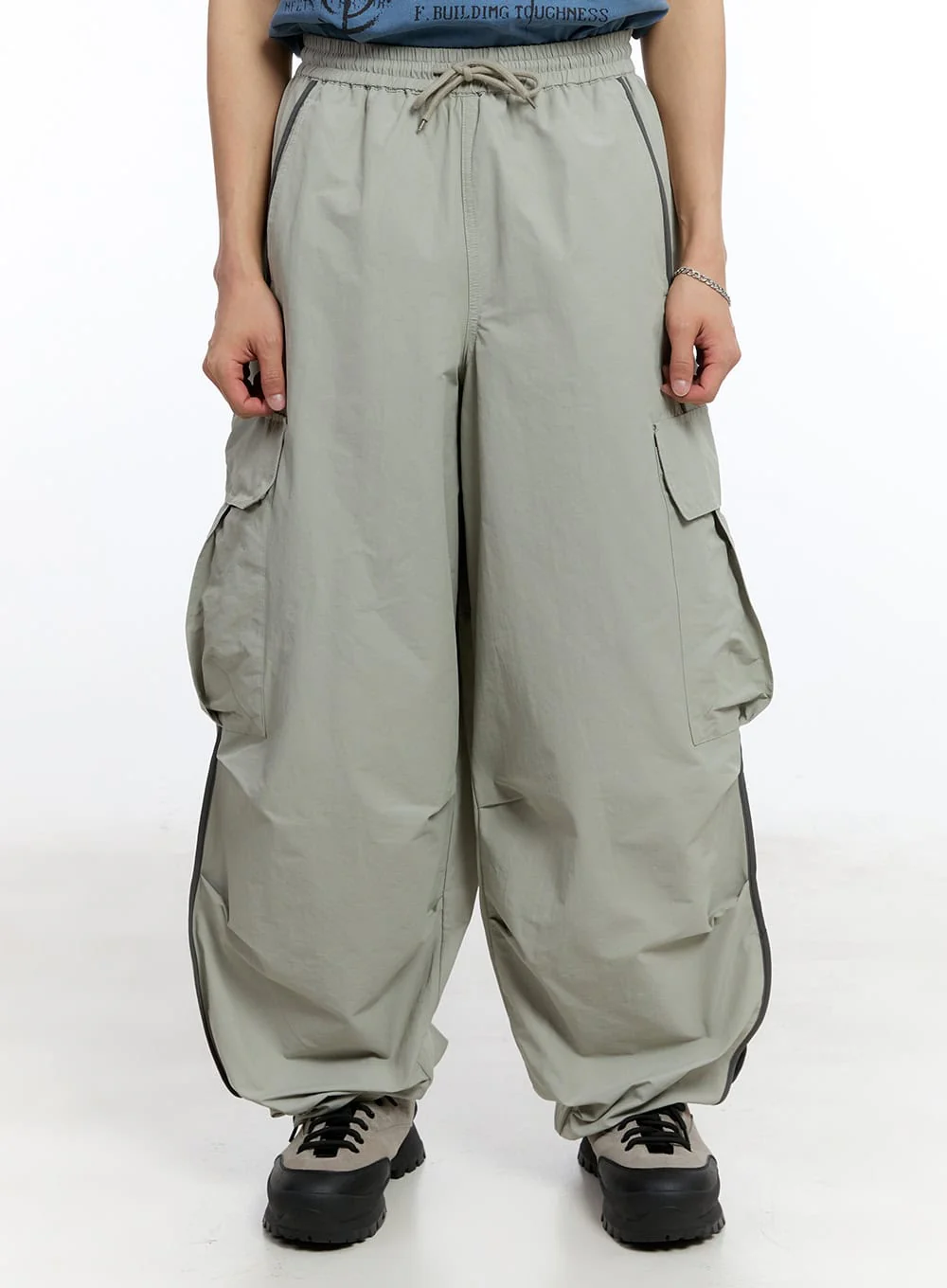 Men’s Cargo Balloon-Fit Windbreaker Pants IY530 - Image 4