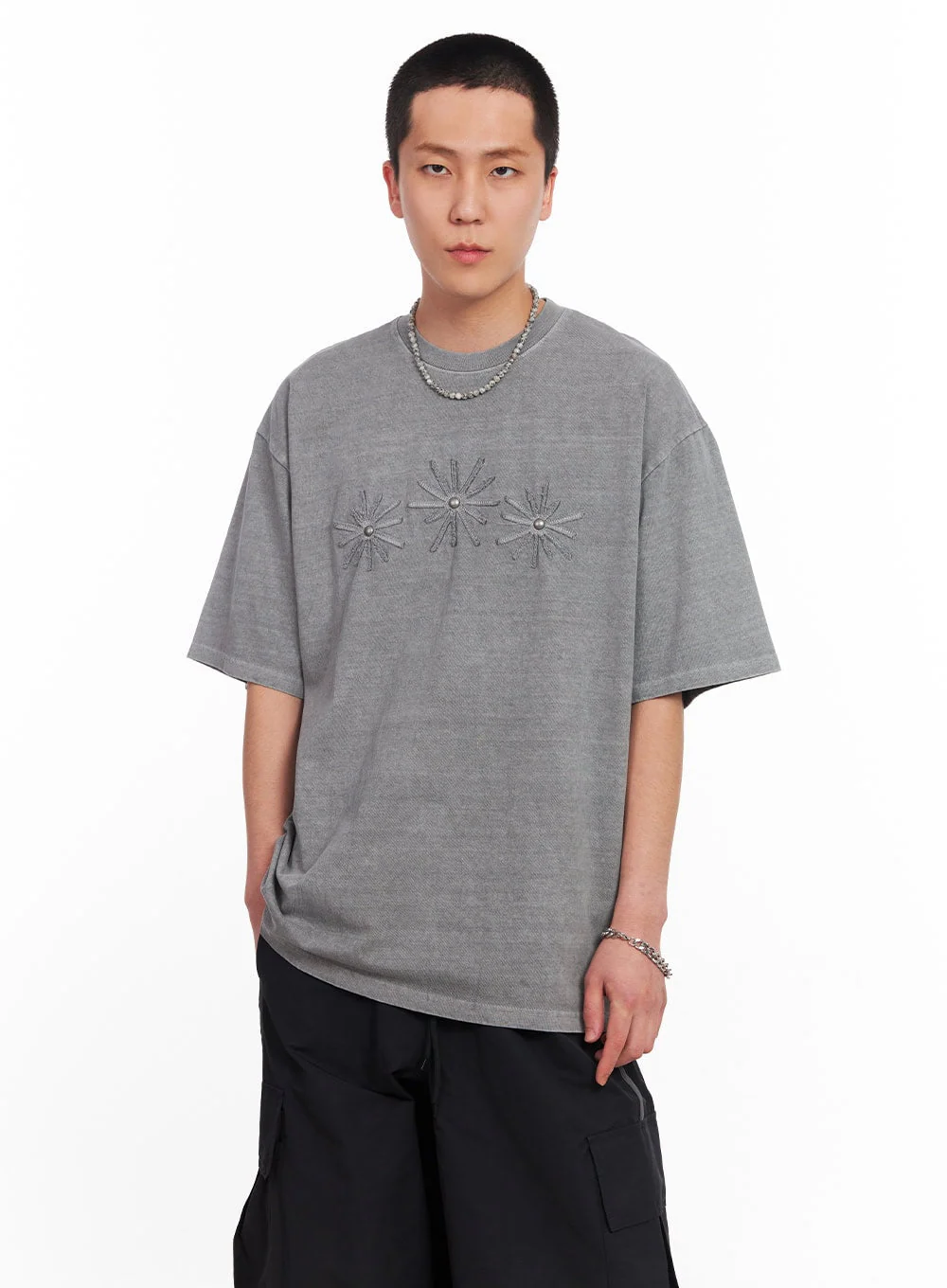 Men’s Studded Daisy T-Shirt IU503