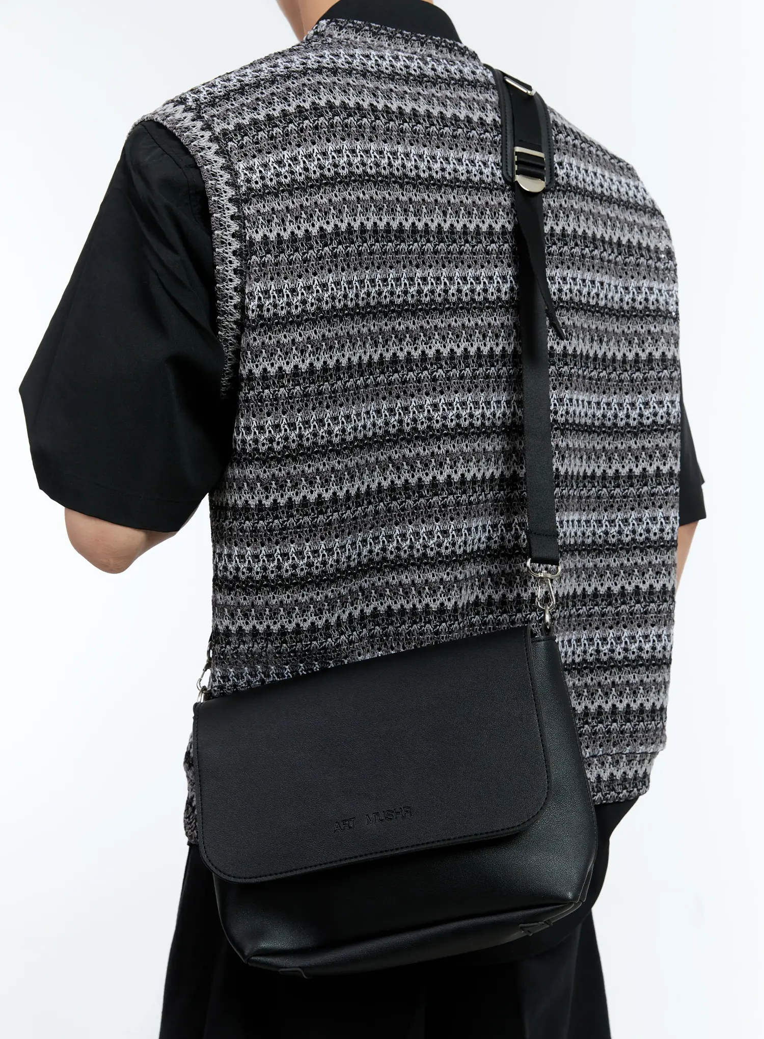 Men's Classic Crossbody Bag IG501 - Image 2