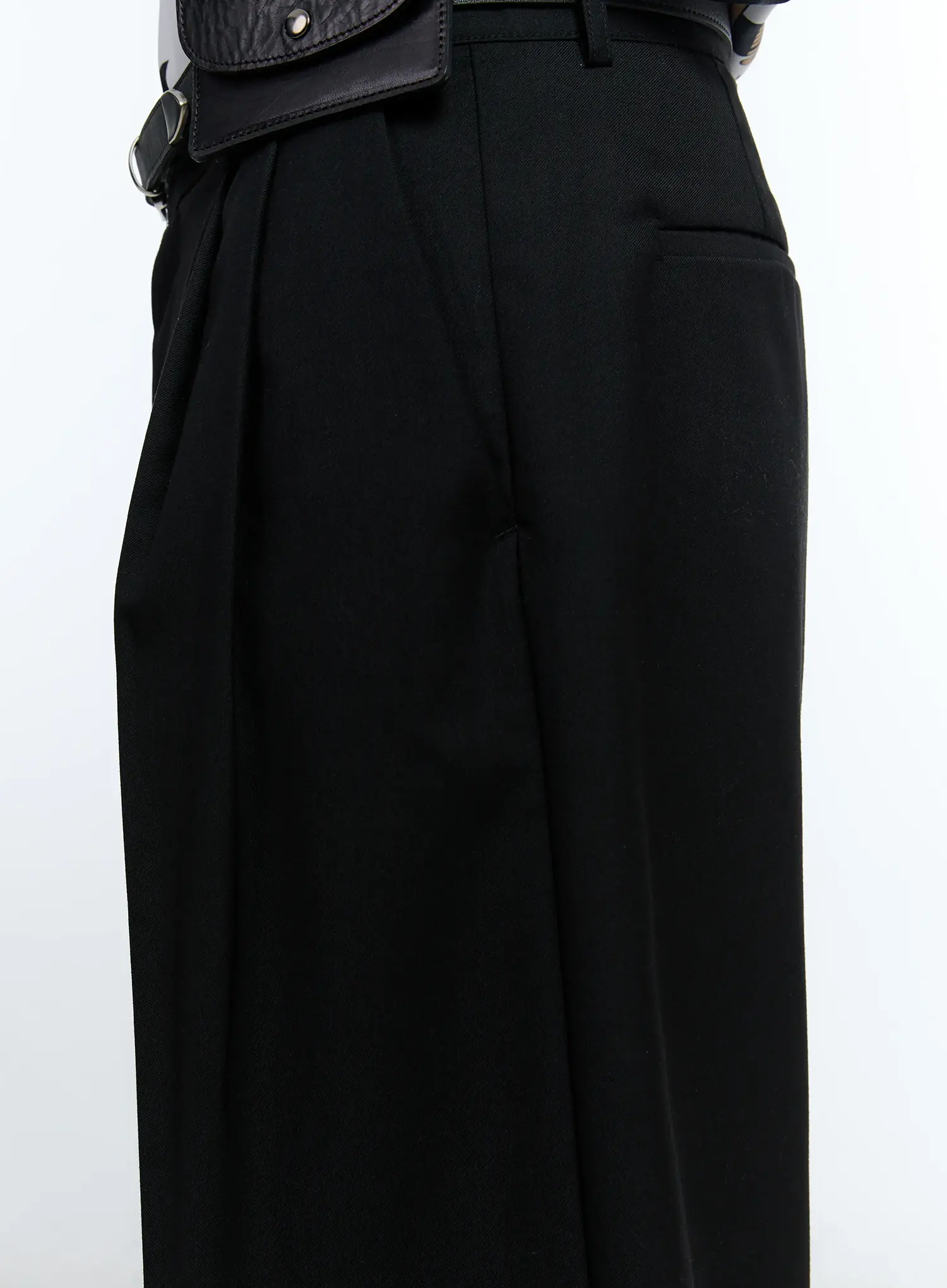 Men's Classic Pleated Bermuda Shorts IG519 - Image 7