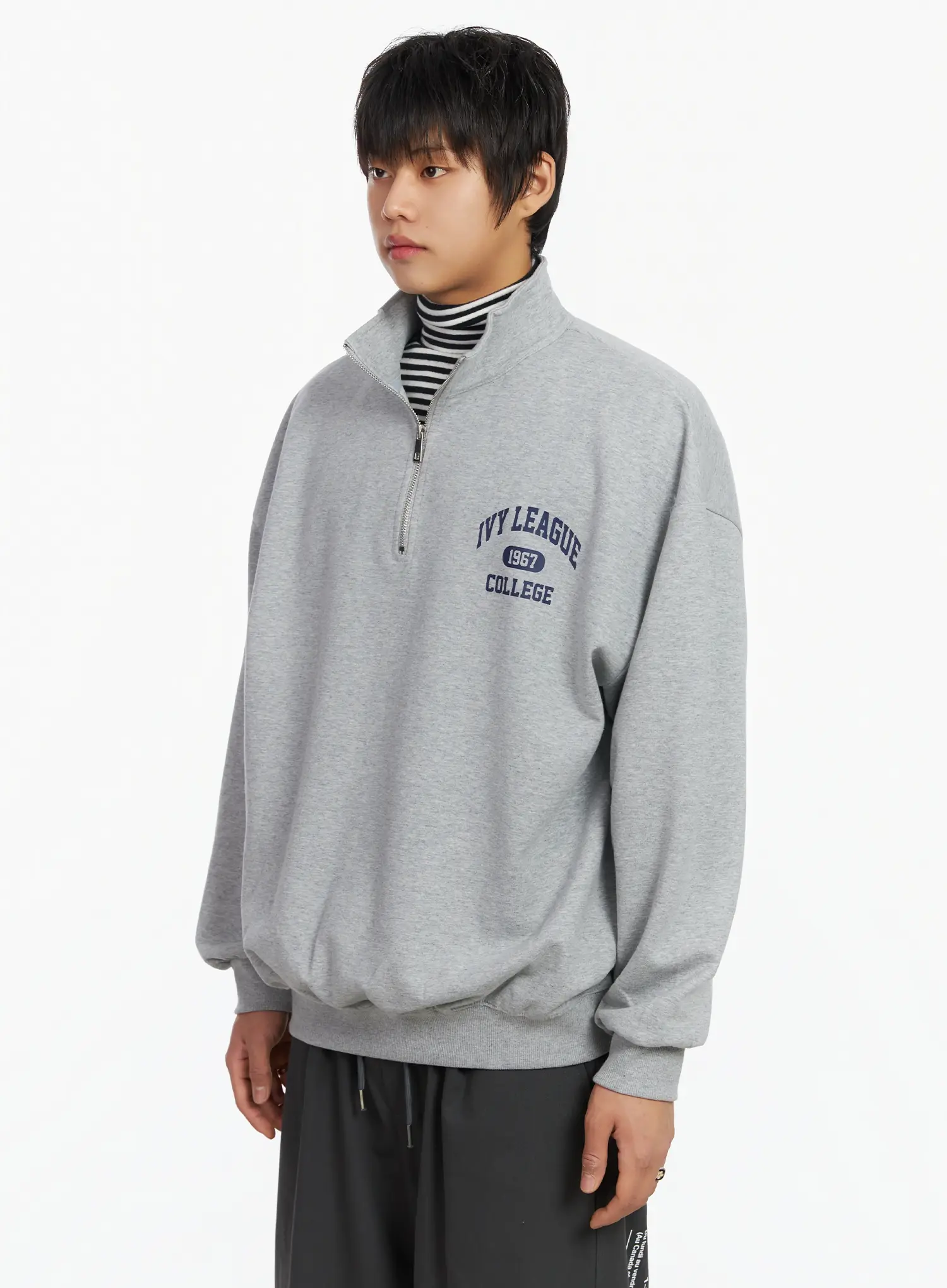 Men's Collegiate Graphic Quarter Zip Sweatshirt IJ527 - Image 5