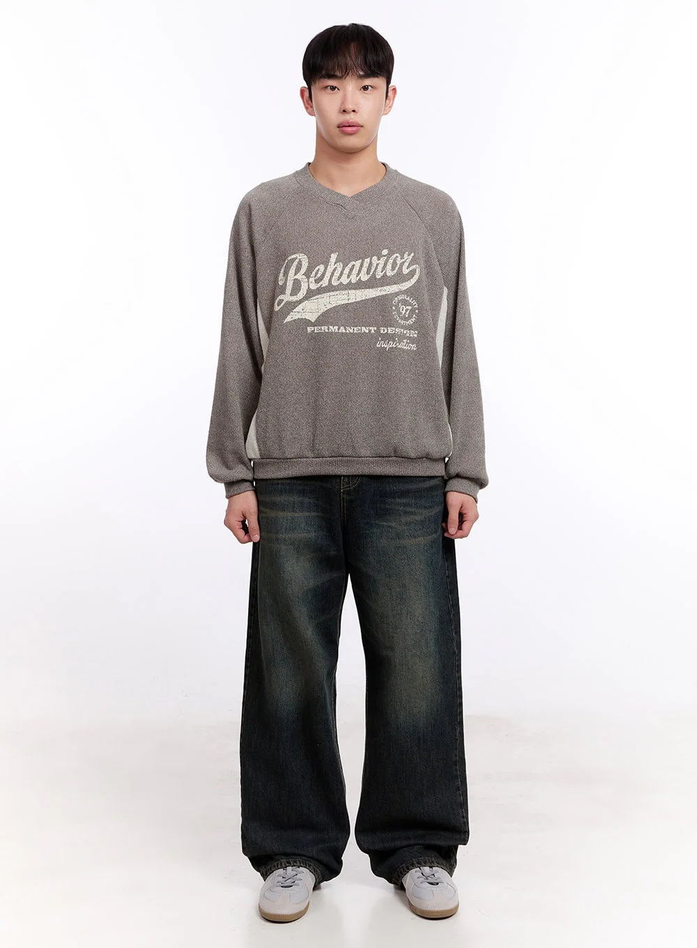 Men's Graphic V-Neck Long Sleeve Tee IM512 - Image 2