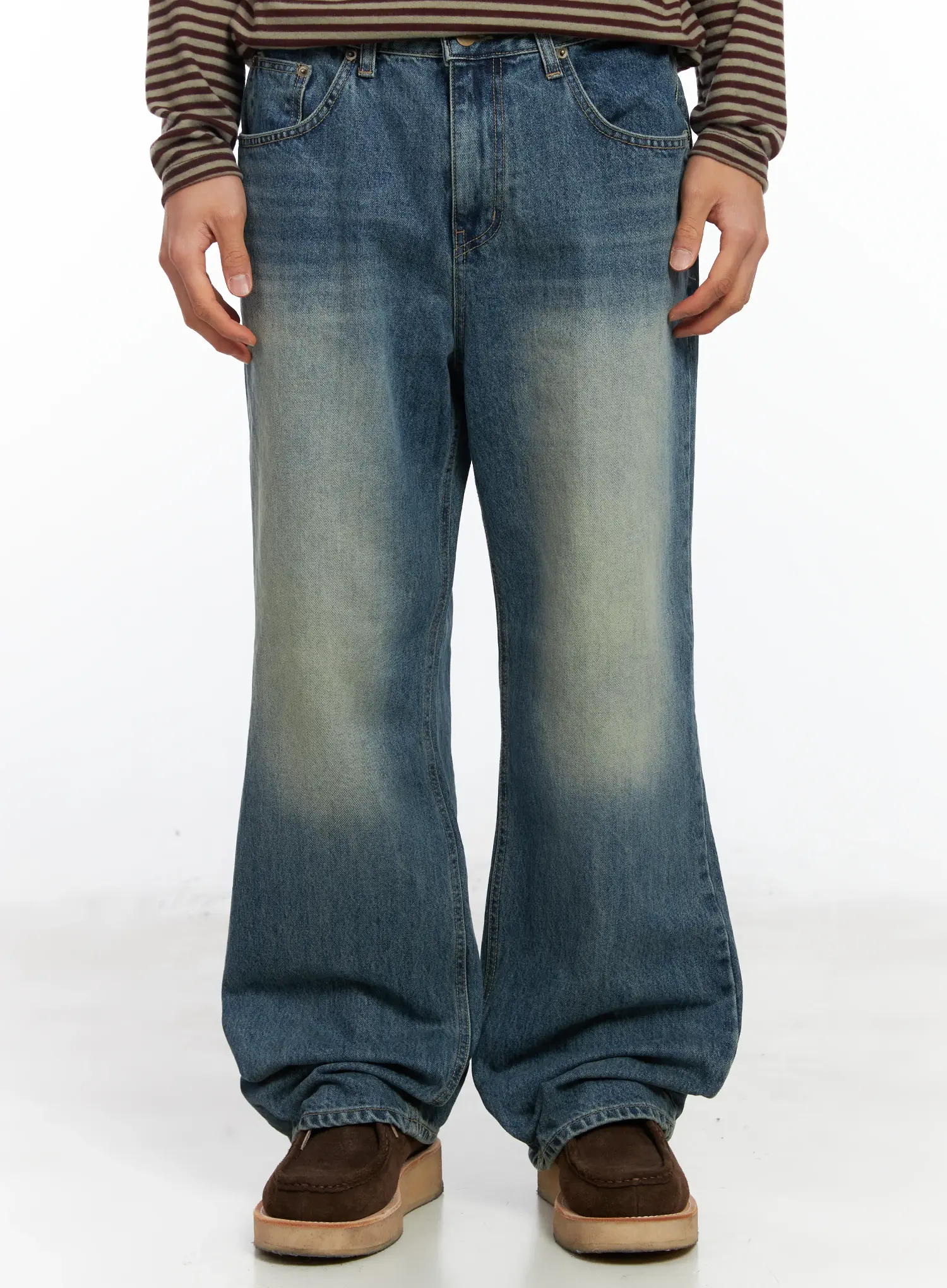 Men's Light Wash Relaxed Fit Jeans IF504