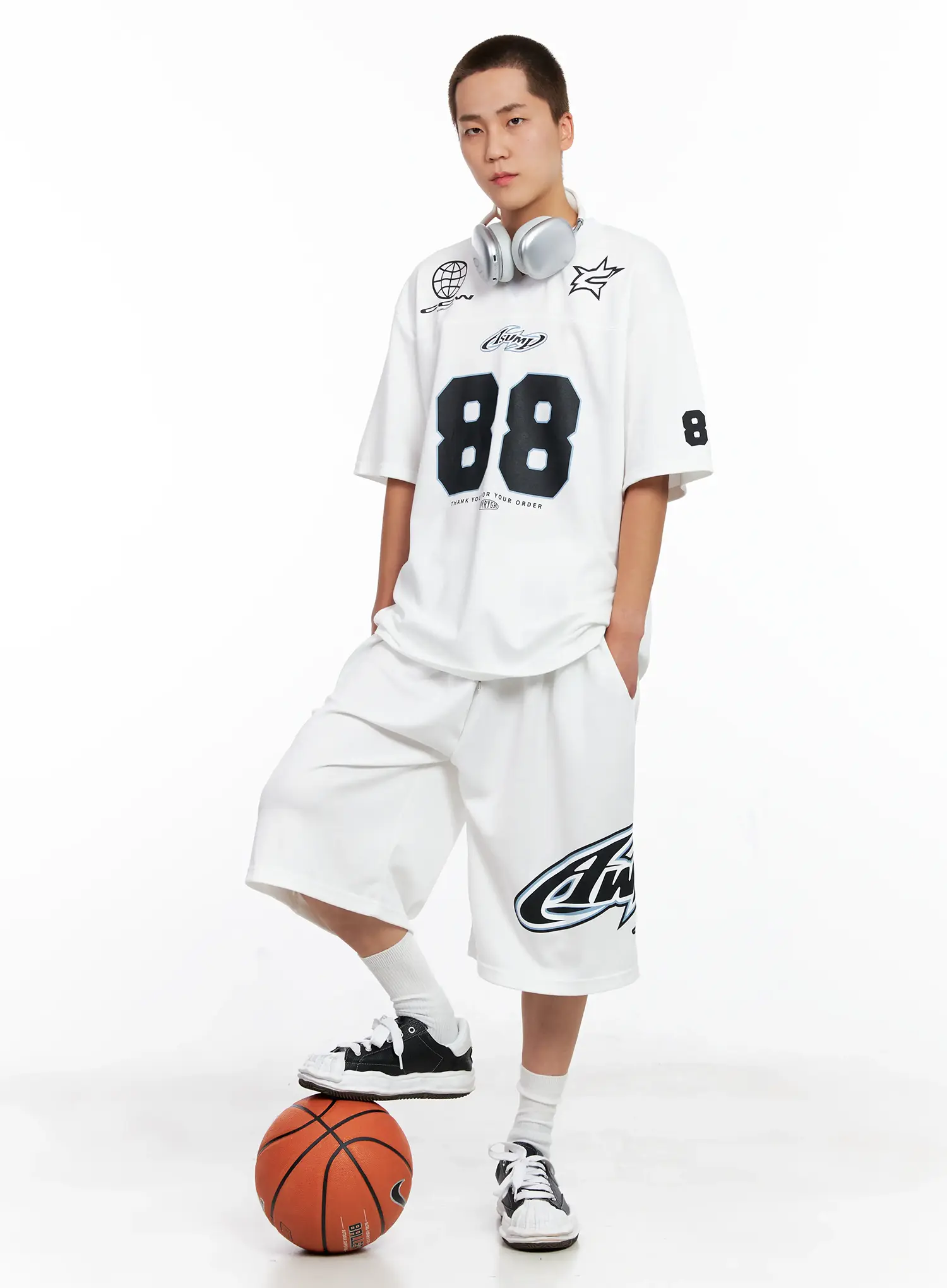 Men's Oversized Graphic V-Neck Tee IG508