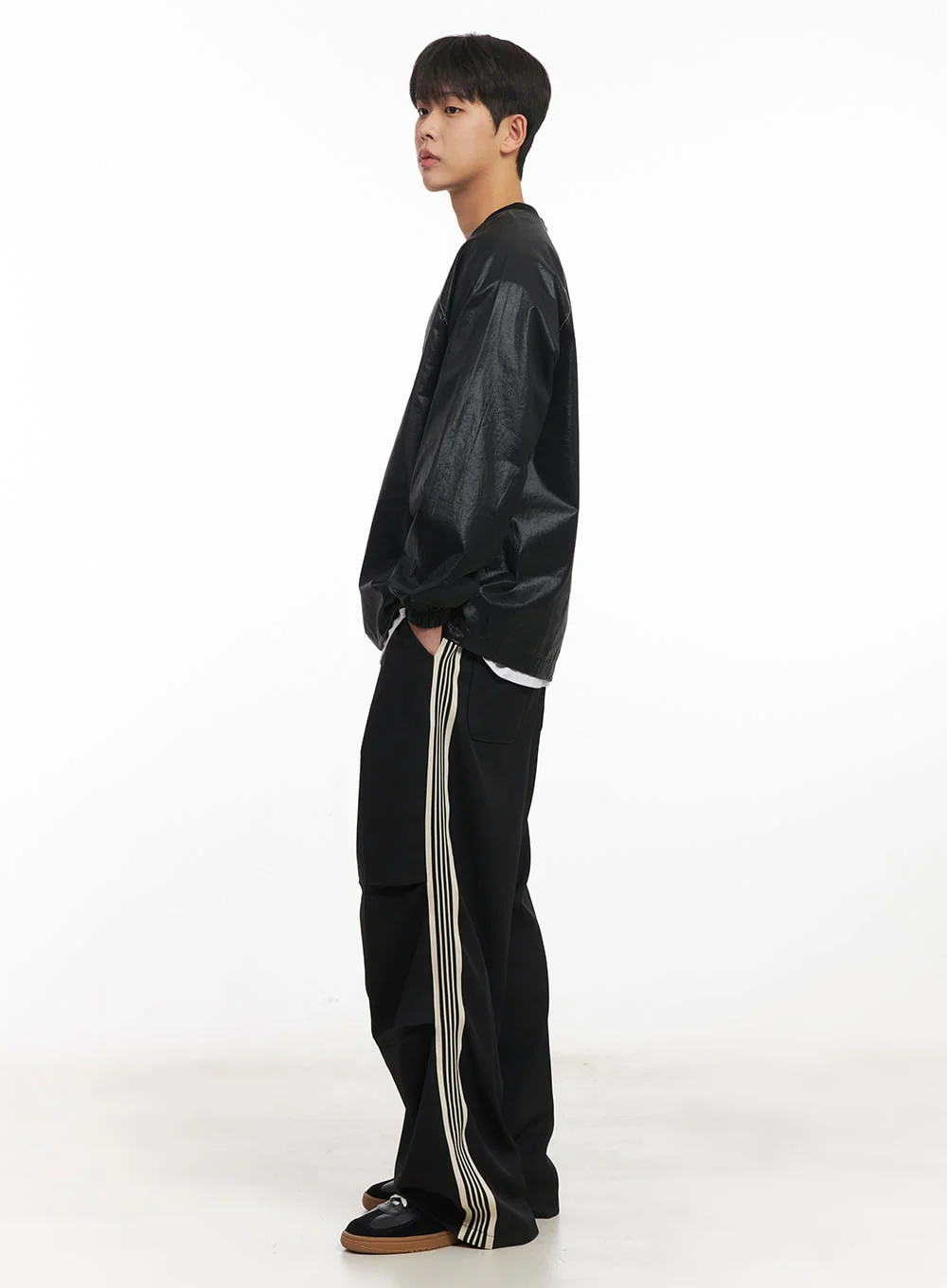 Men's V-Neck Oversized Graphic Sweatshirt IM517 - Image 10