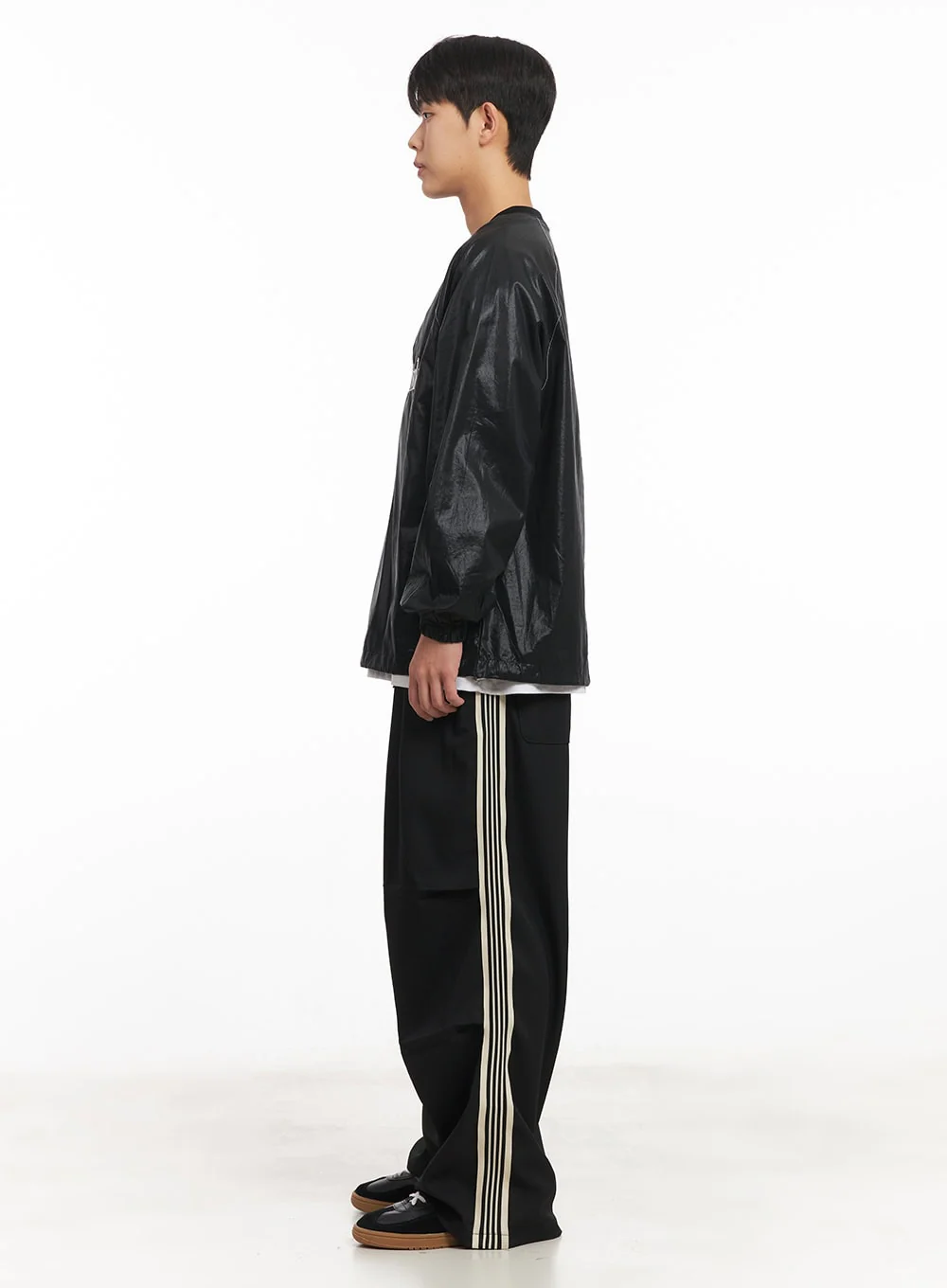 Men's V-Neck Oversized Graphic Sweatshirt IM517 - Image 9