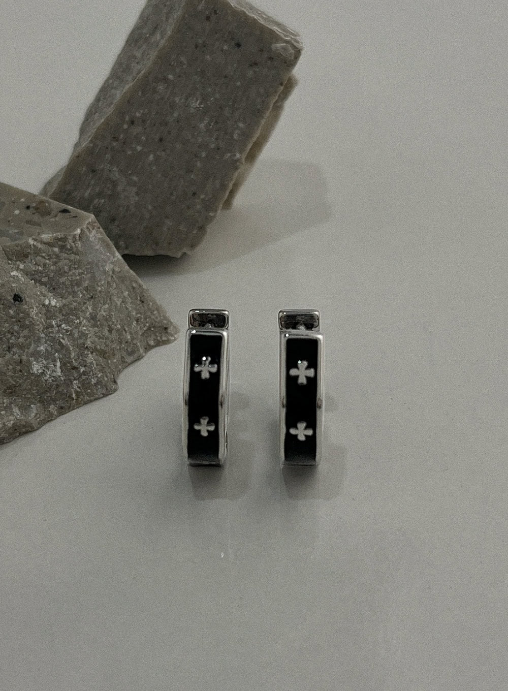 Mini Cross Ring Earrings IL415 - Image 2