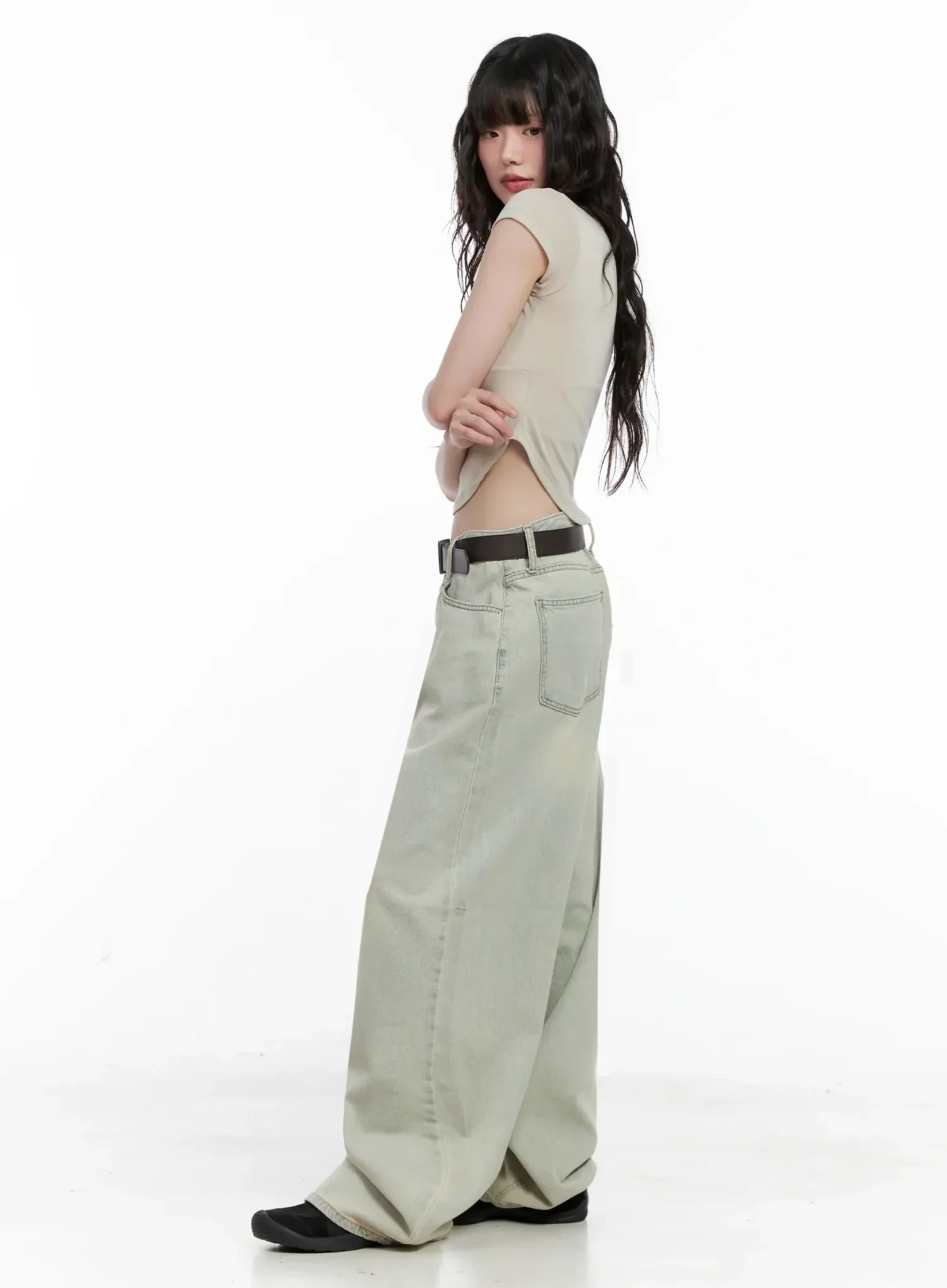Minimalist V-Neck Crop Top IL531 - Image 13