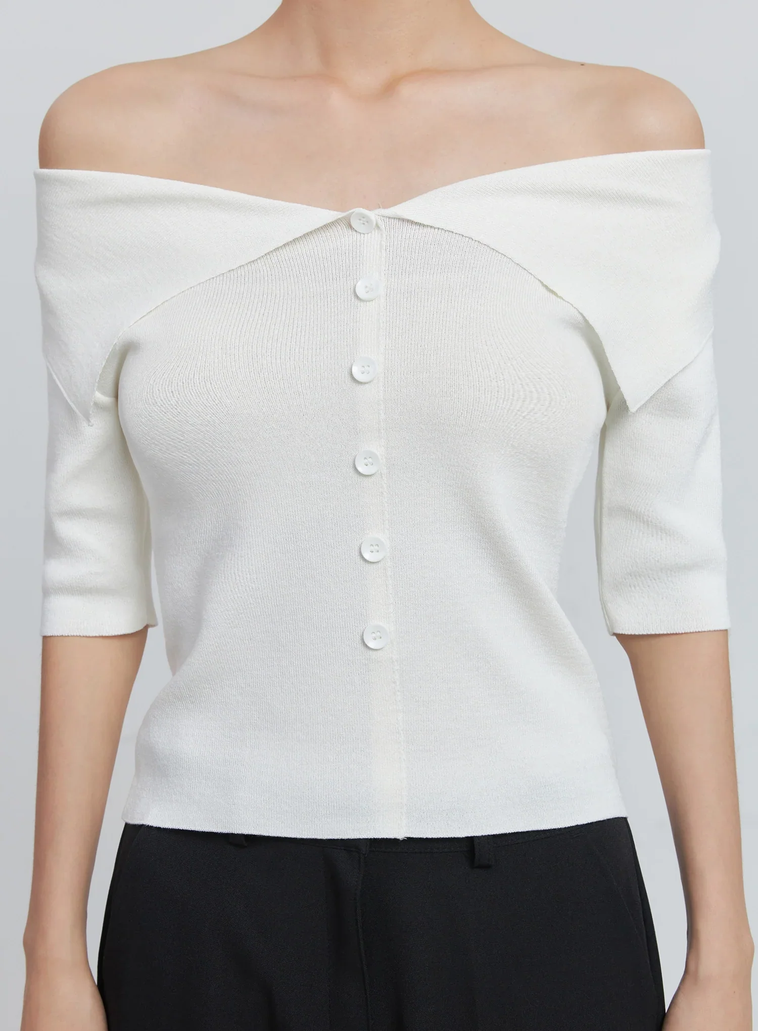 Off-Shoulder Buttoned Tee IU512 - Image 20