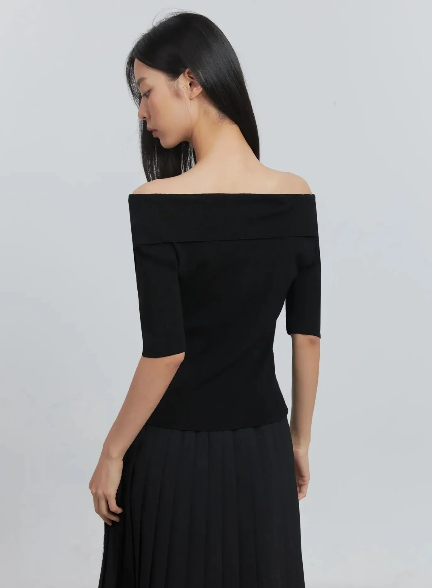 Off-Shoulder Buttoned Tee IU512 - Image 6