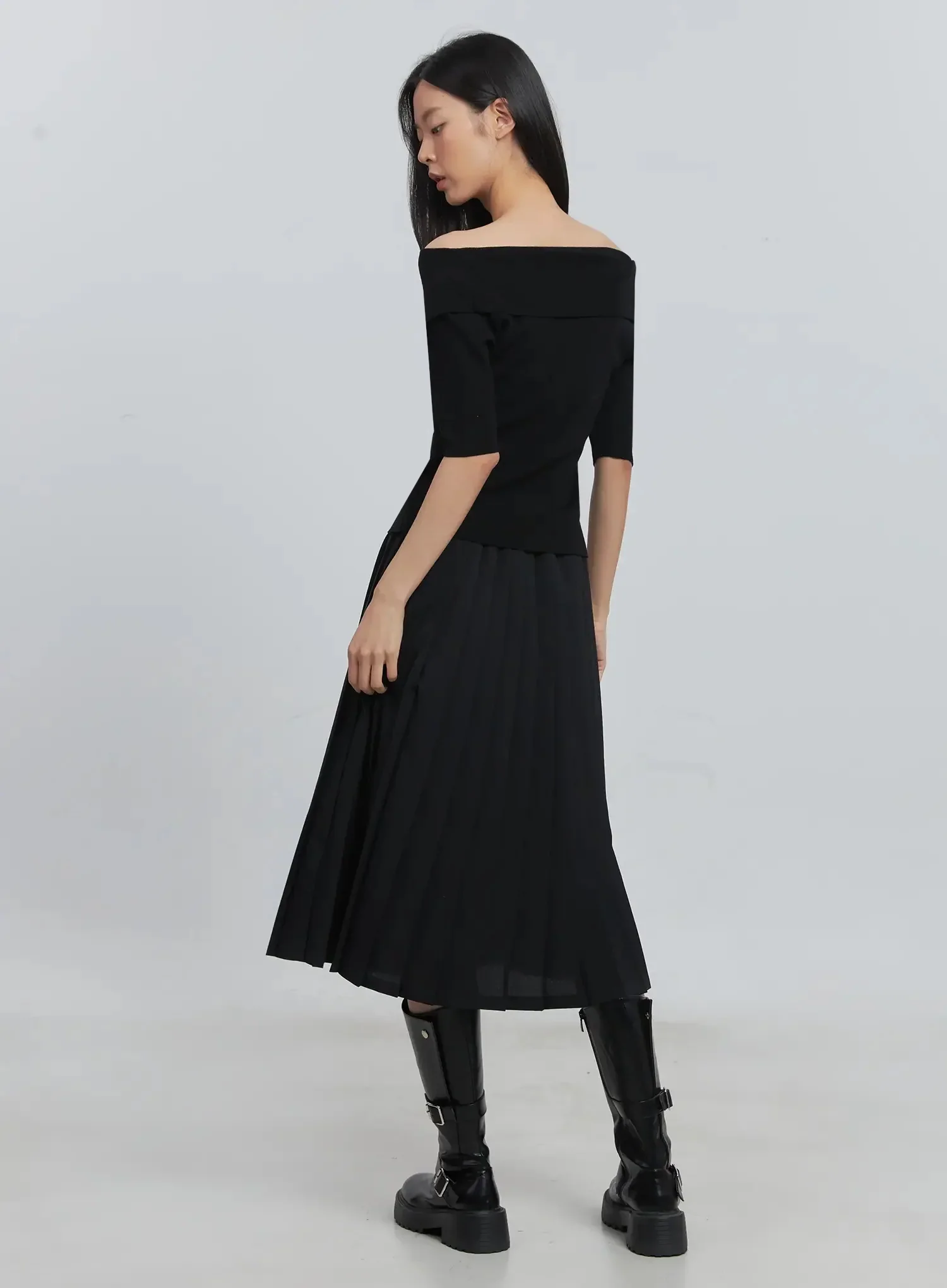 Off-Shoulder Buttoned Tee IU512 - Image 9