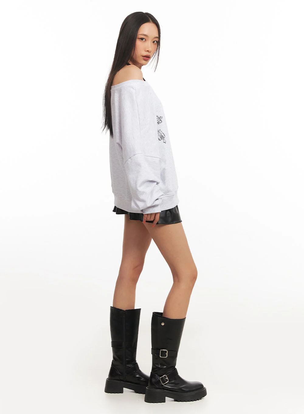 Off-Shoulder Cross Graphic Sweatshirt IA507 - Image 11