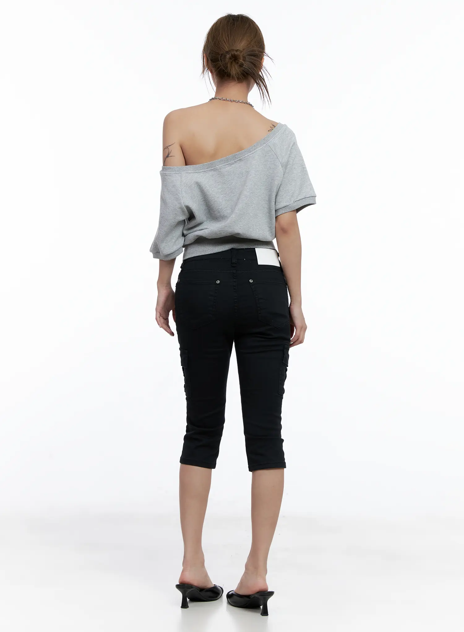 Off-Shoulder Graphic Cropped Tee CL511 - Image 17