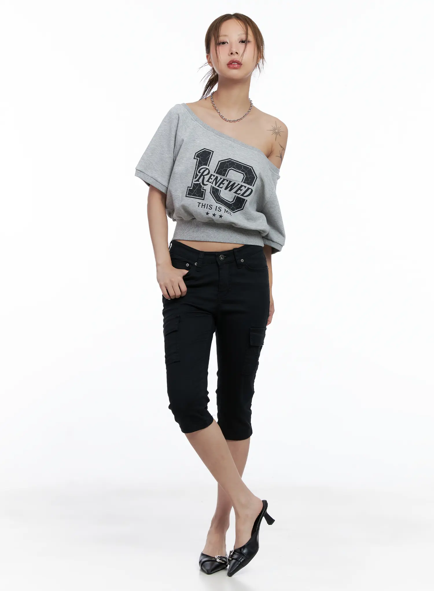 Off-Shoulder Graphic Cropped Tee CL511 - Image 2