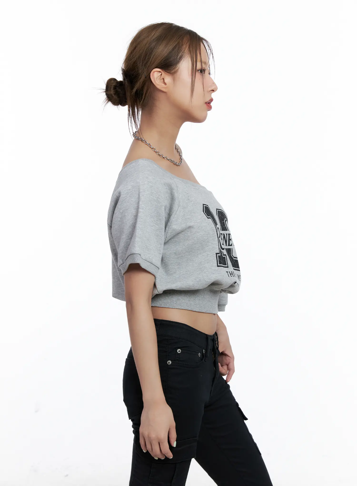 Off-Shoulder Graphic Cropped Tee CL511 - Image 6