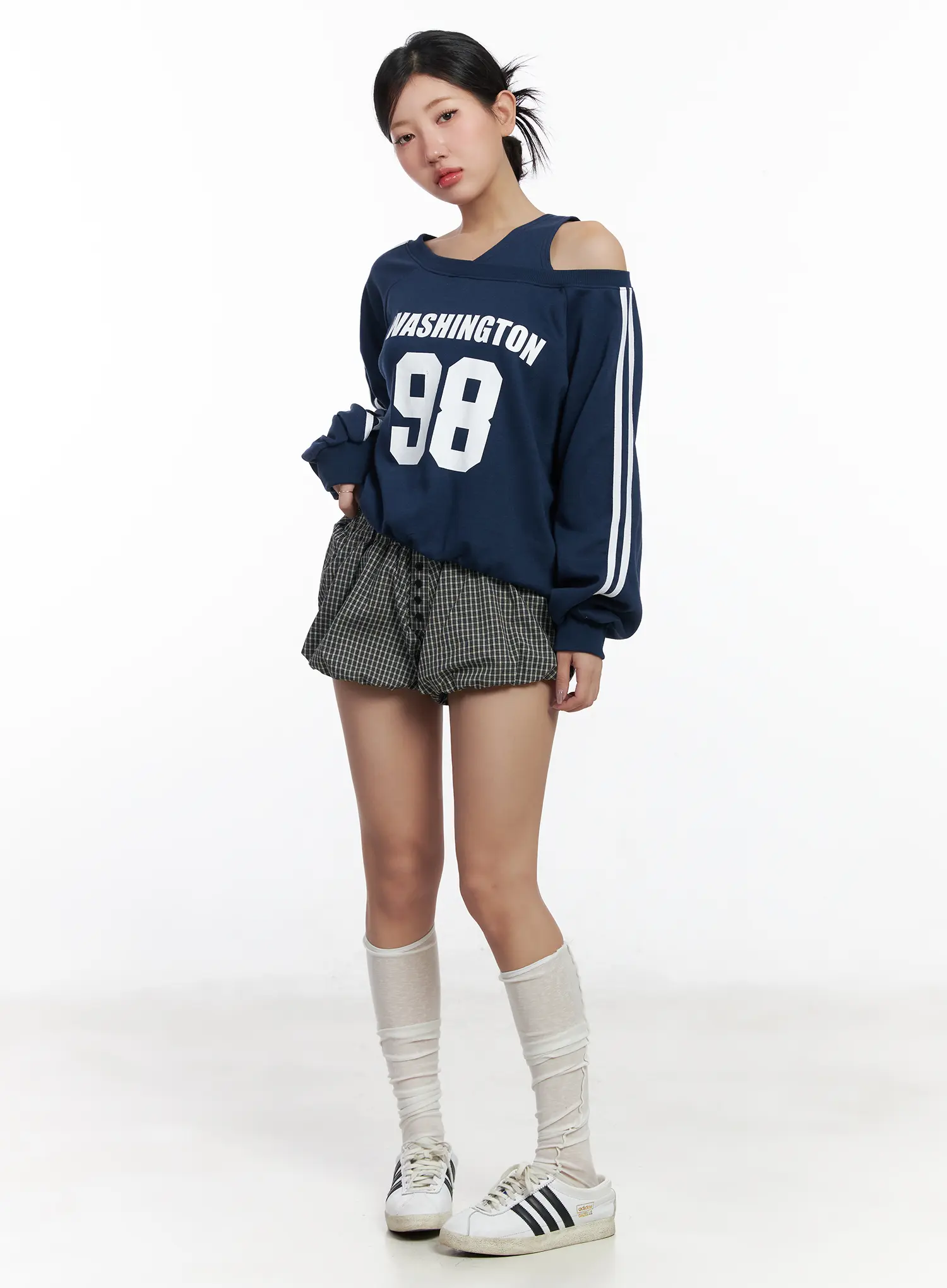 Off-Shoulder Graphic Sweatshirt CF503 - Image 3