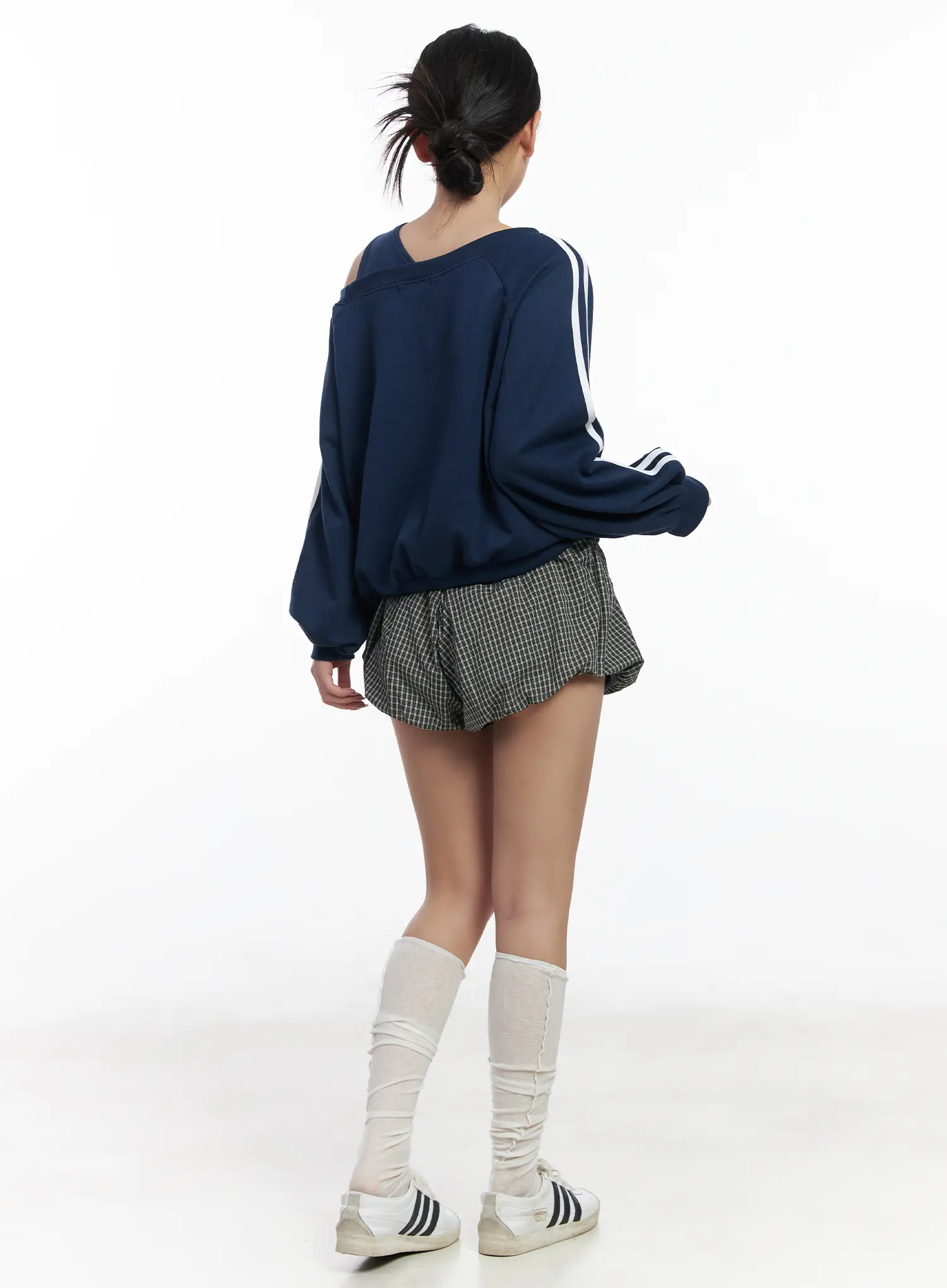 Off-Shoulder Graphic Sweatshirt CF503 - Image 5