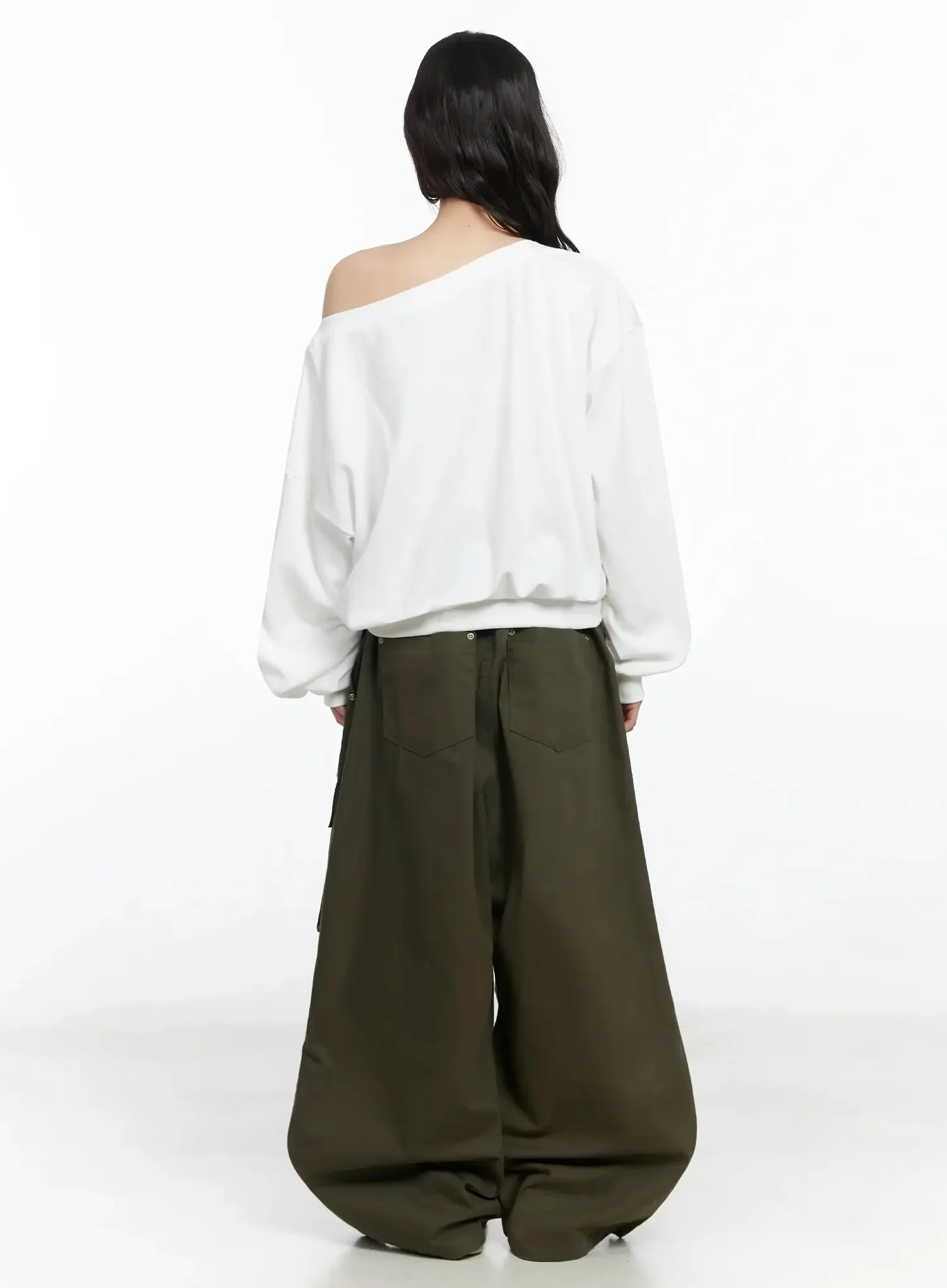 Off-Shoulder Graphic Sweatshirt F516 - Image 11